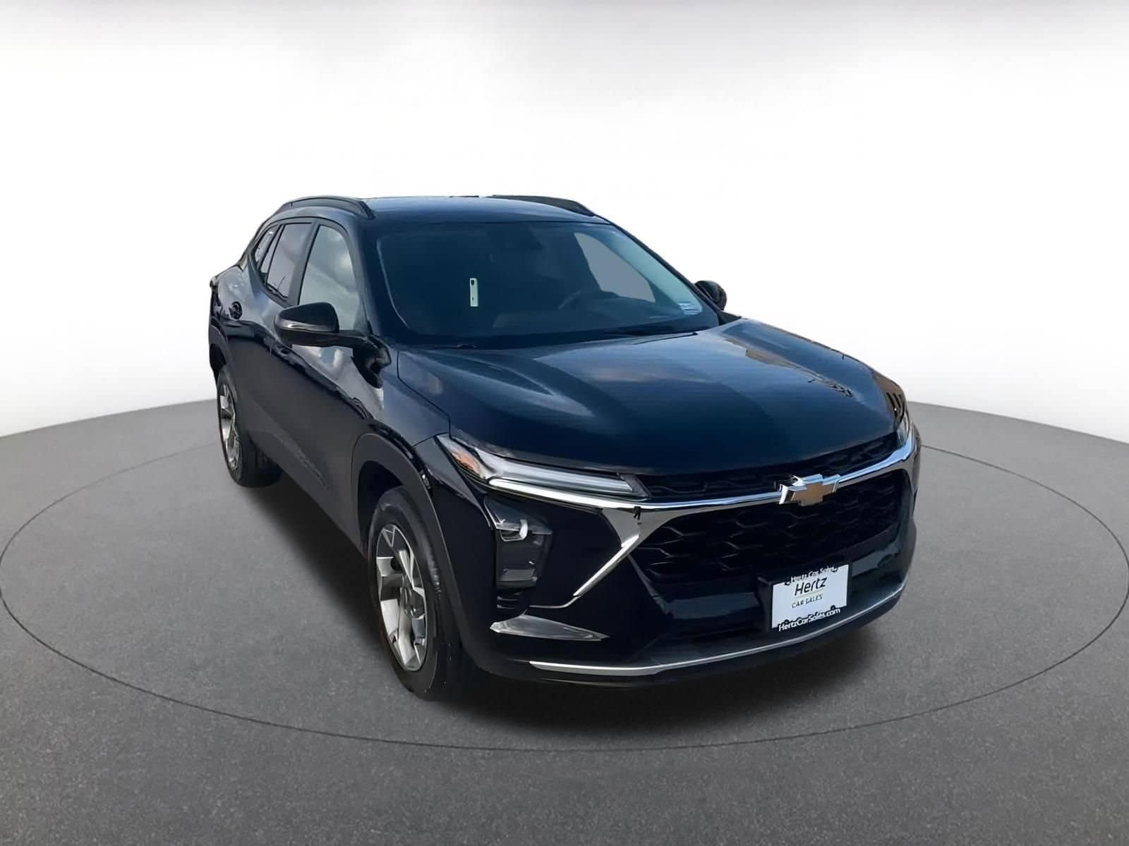 Thumbnail: 2025 Chevrolet Trax - 3