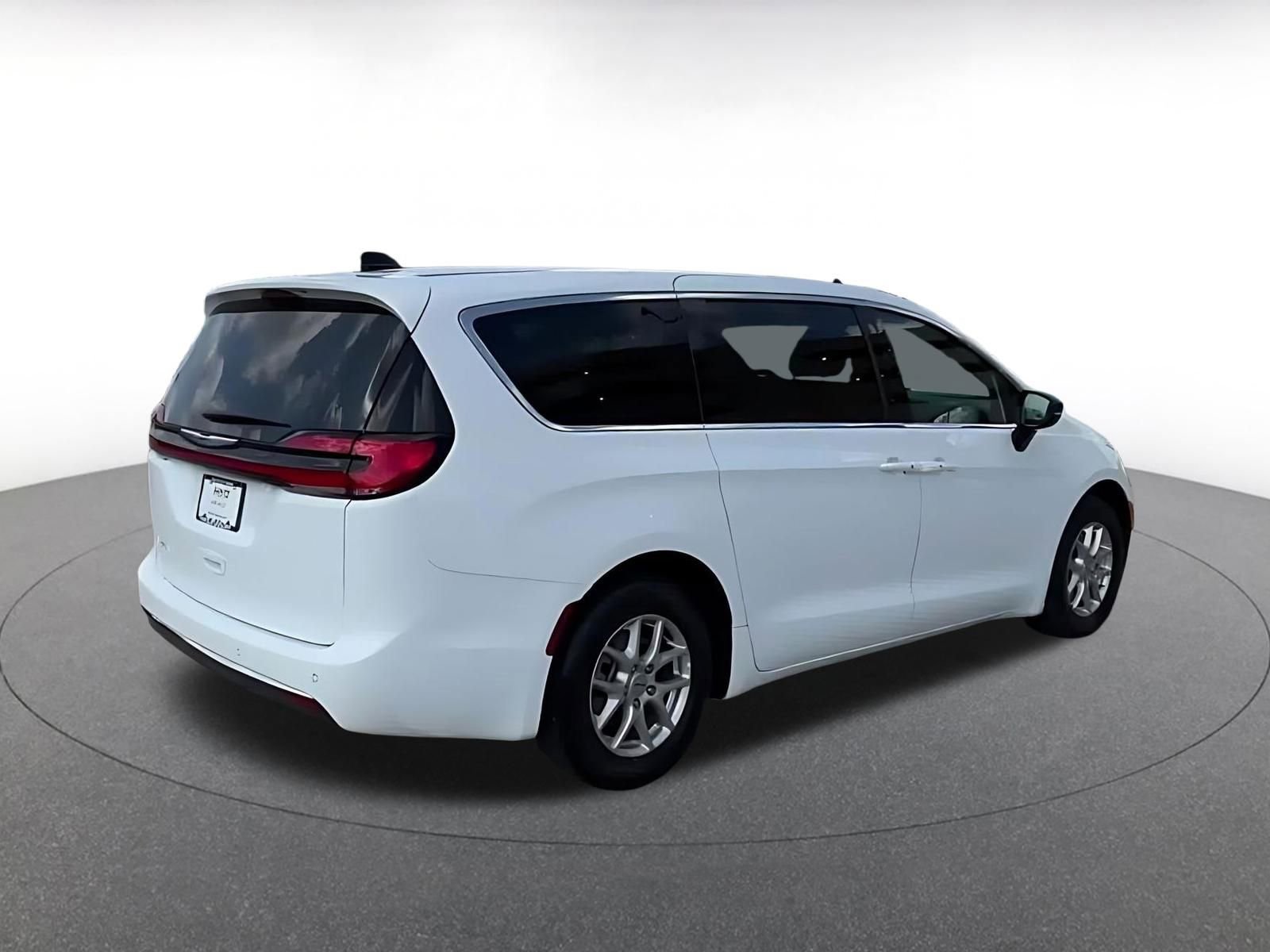Thumbnail: 2025 Chrysler Pacifica - 15