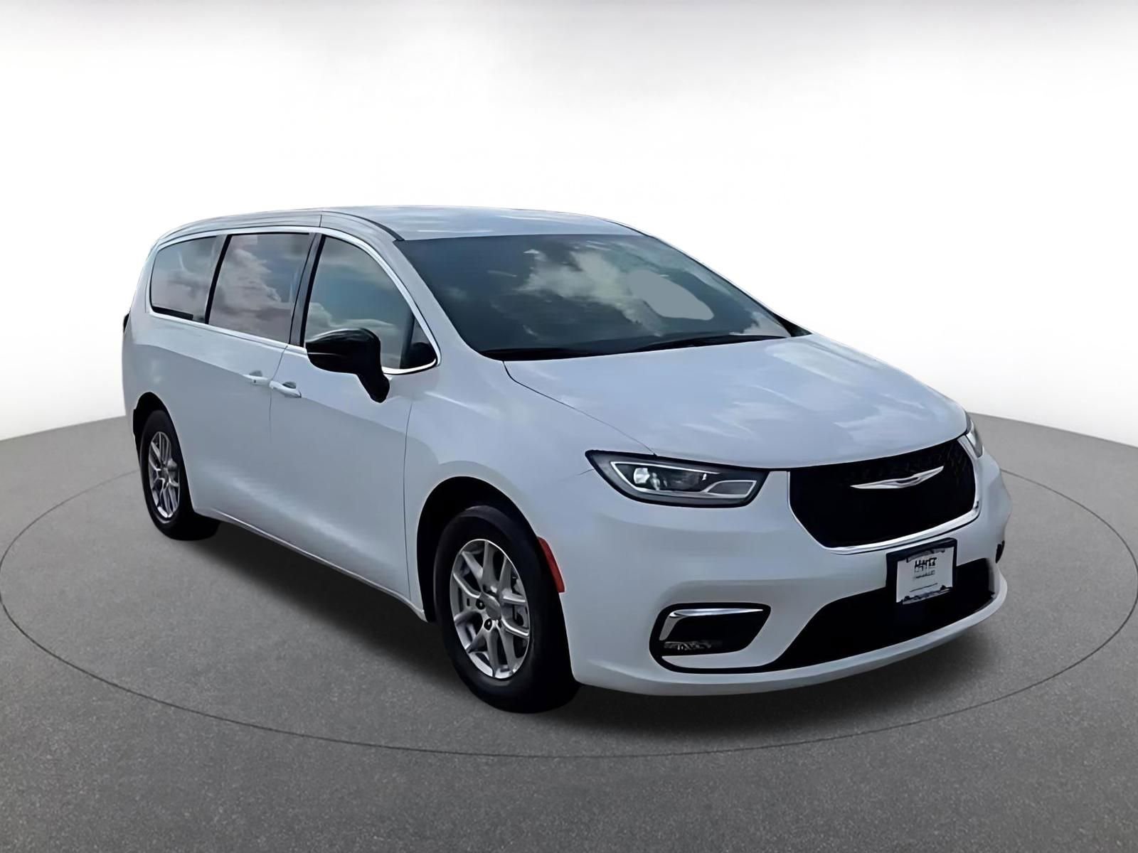 Thumbnail: 2025 Chrysler Pacifica - 3