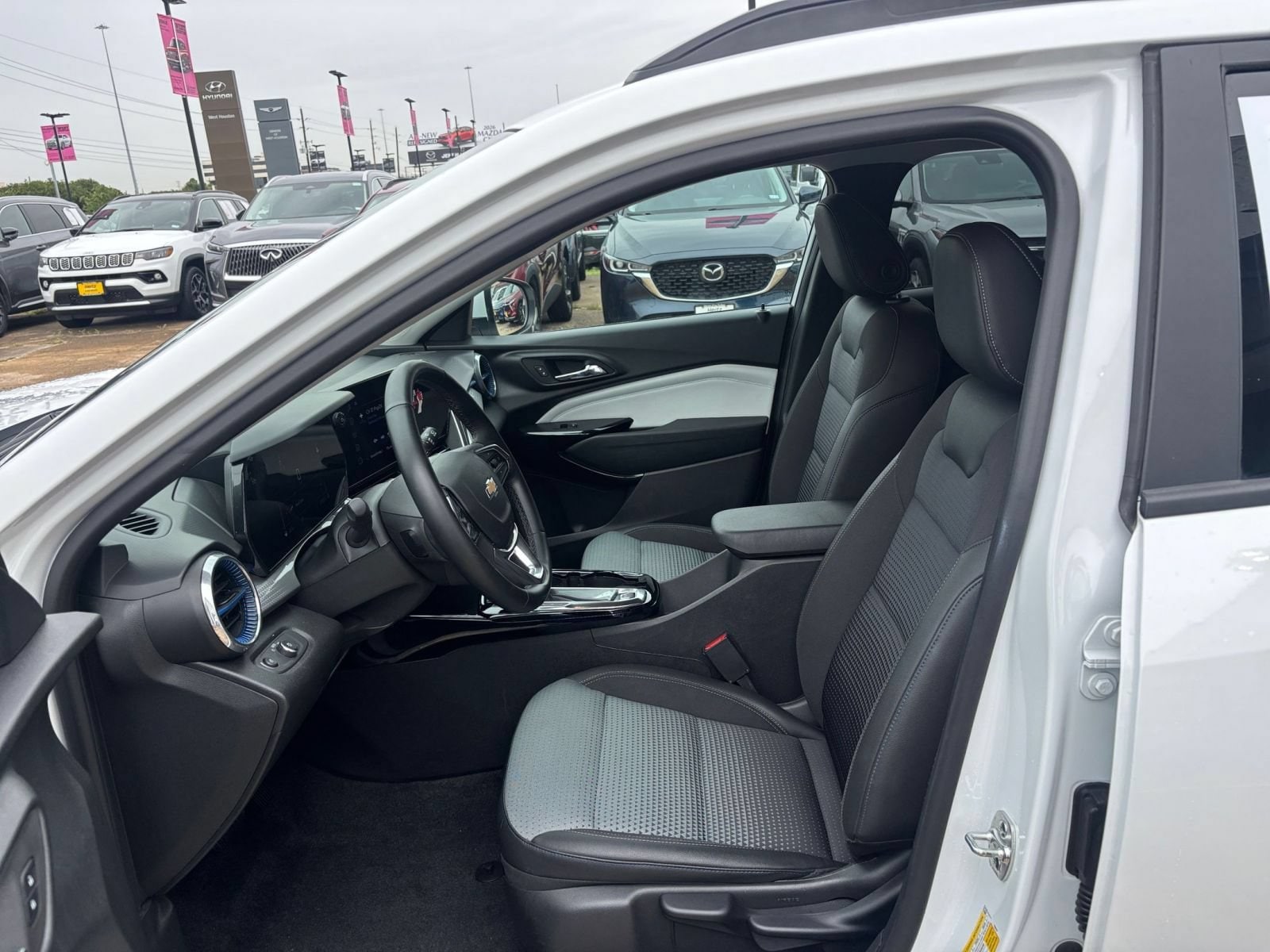 Thumbnail: 2025 Chevrolet Trax - 25