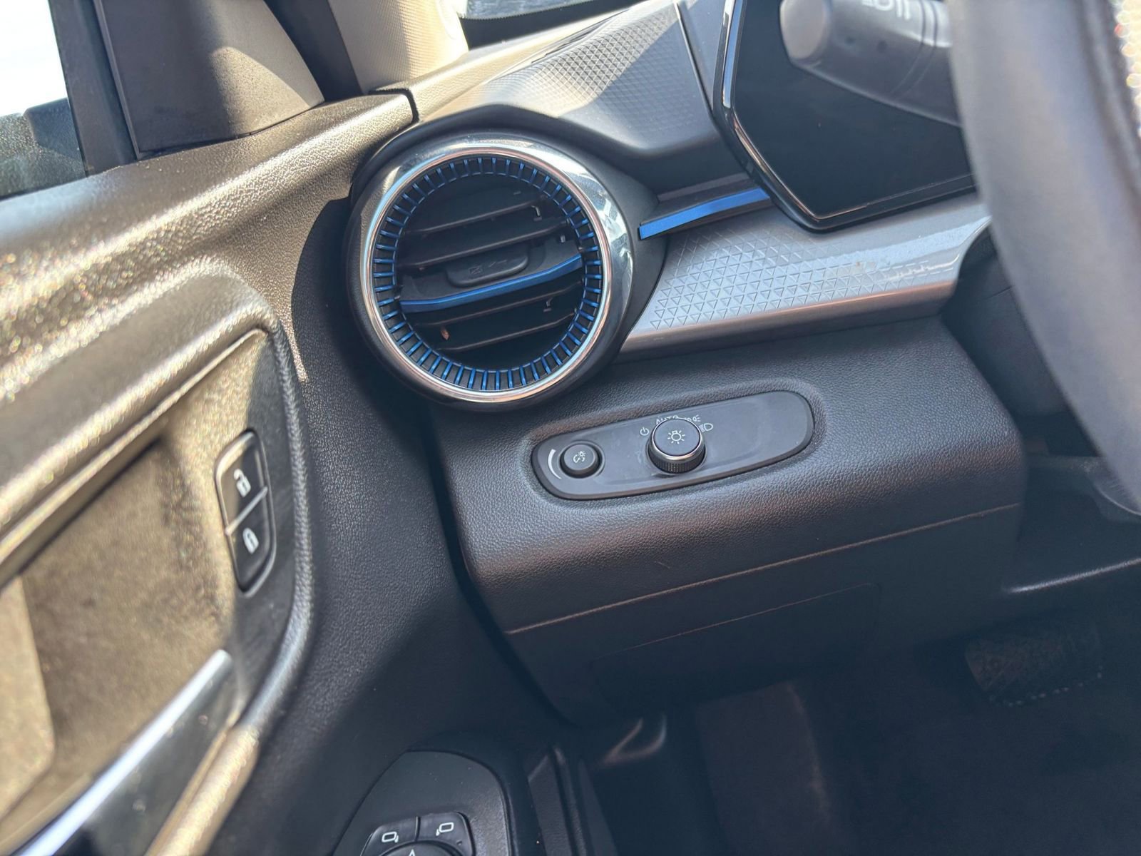 Thumbnail: 2025 Chevrolet Trax - 33