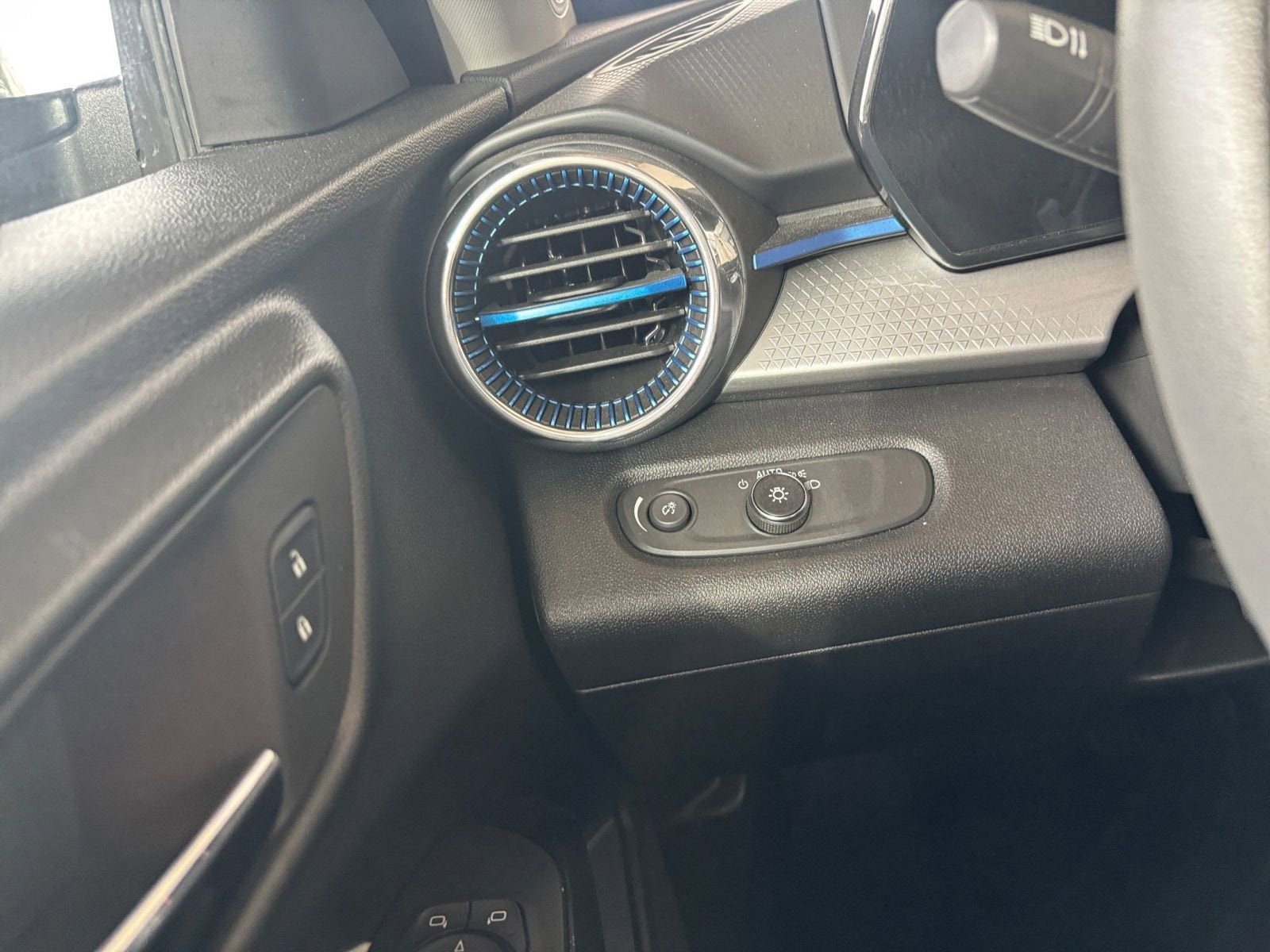 Thumbnail: 2025 Chevrolet Trax - 33