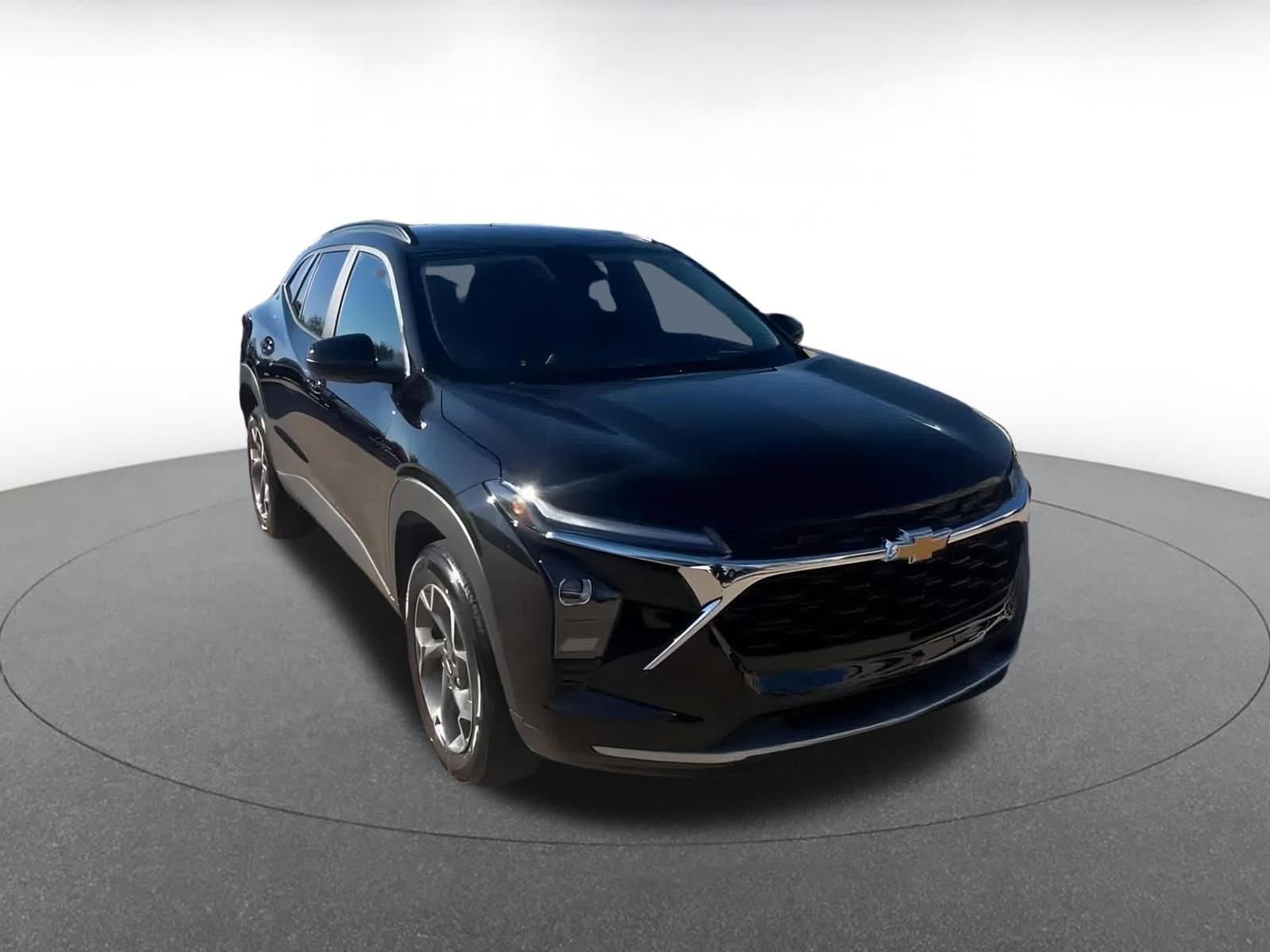 Thumbnail: 2025 Chevrolet Trax - 3