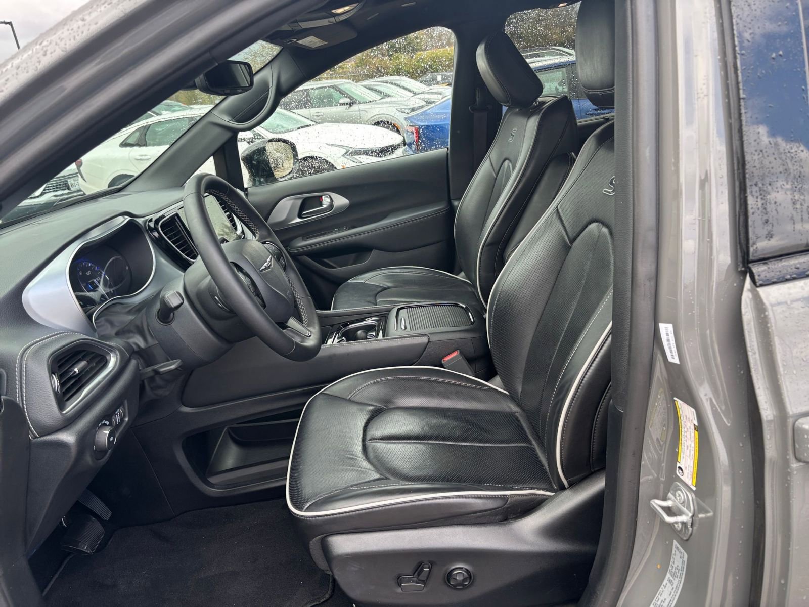 Thumbnail: 2025 Chrysler Pacifica - 30