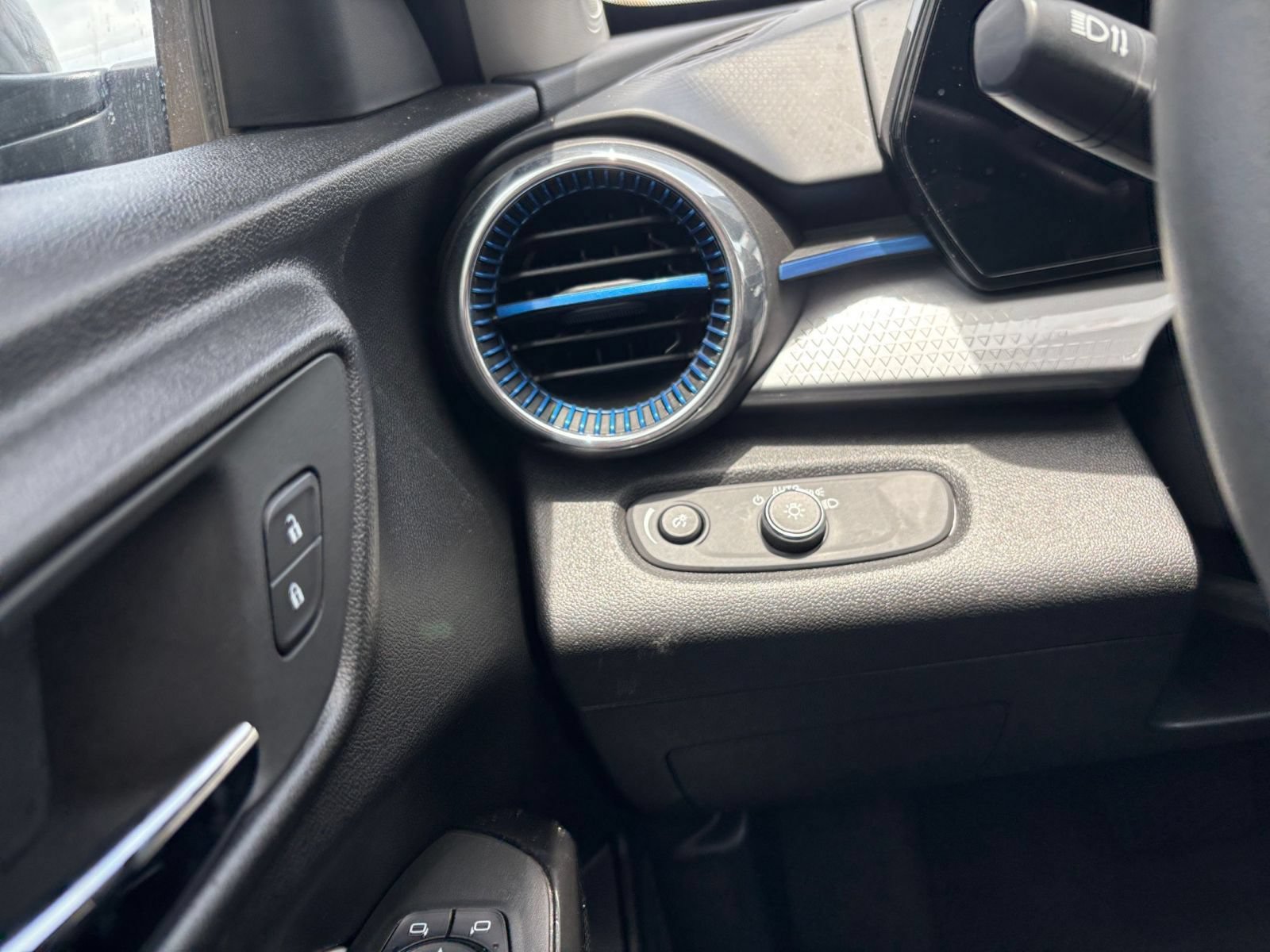 Thumbnail: 2025 Chevrolet Trax - 28