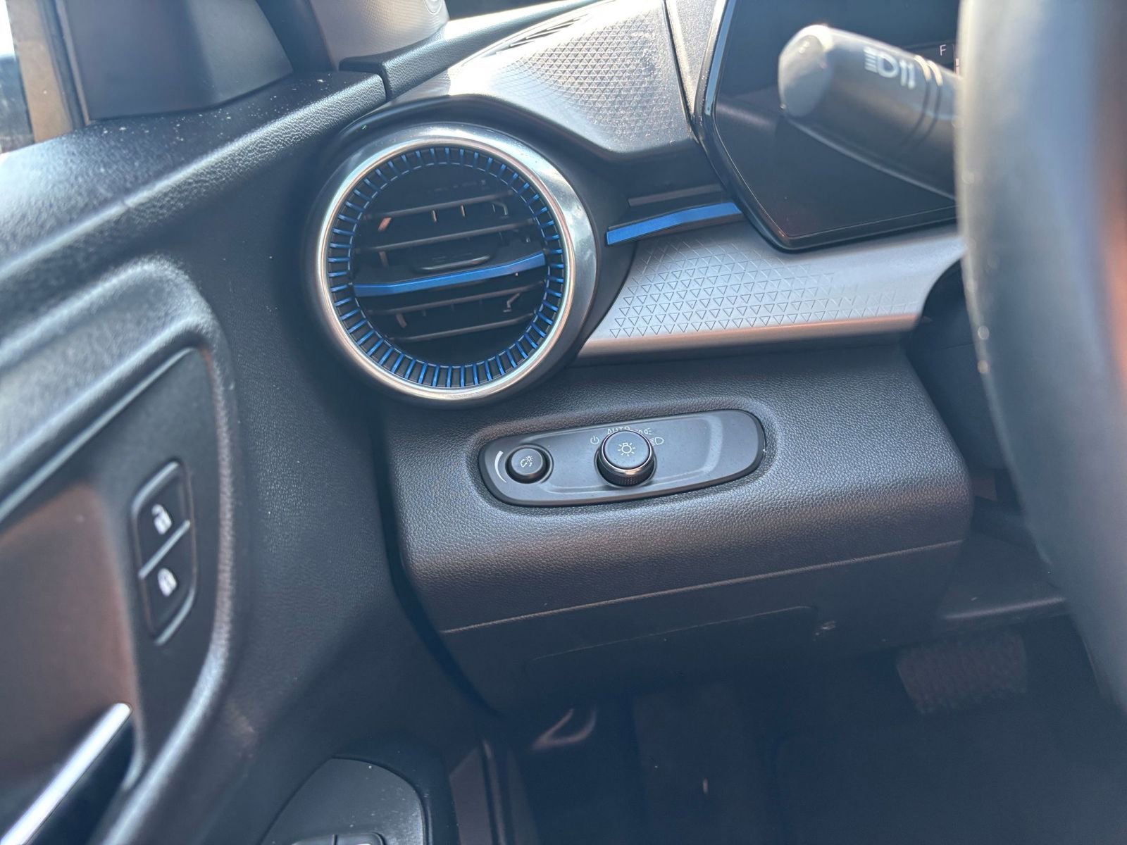 Thumbnail: 2025 Chevrolet Trax - 33