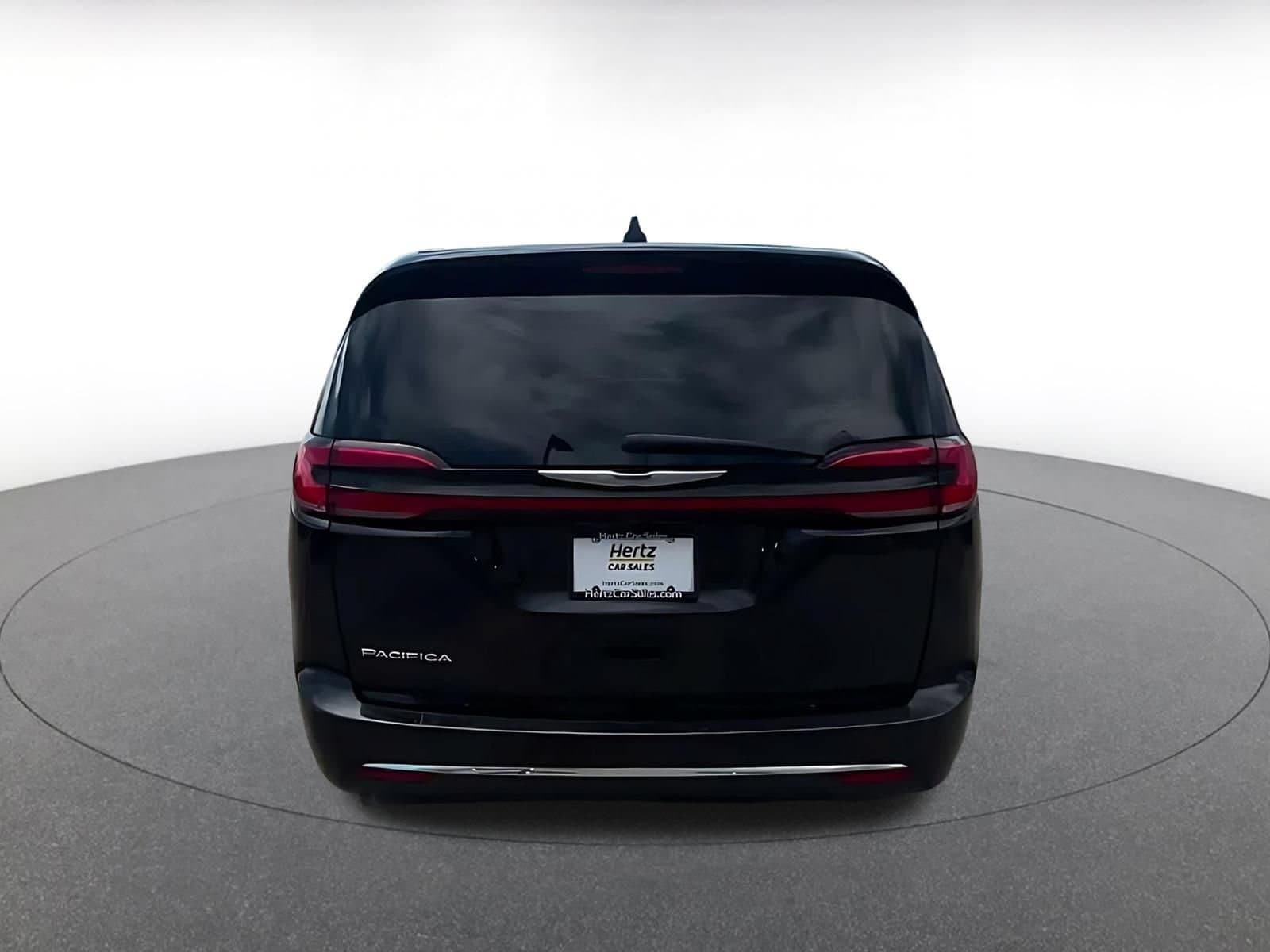 Thumbnail: 2024 Chrysler Pacifica - 10