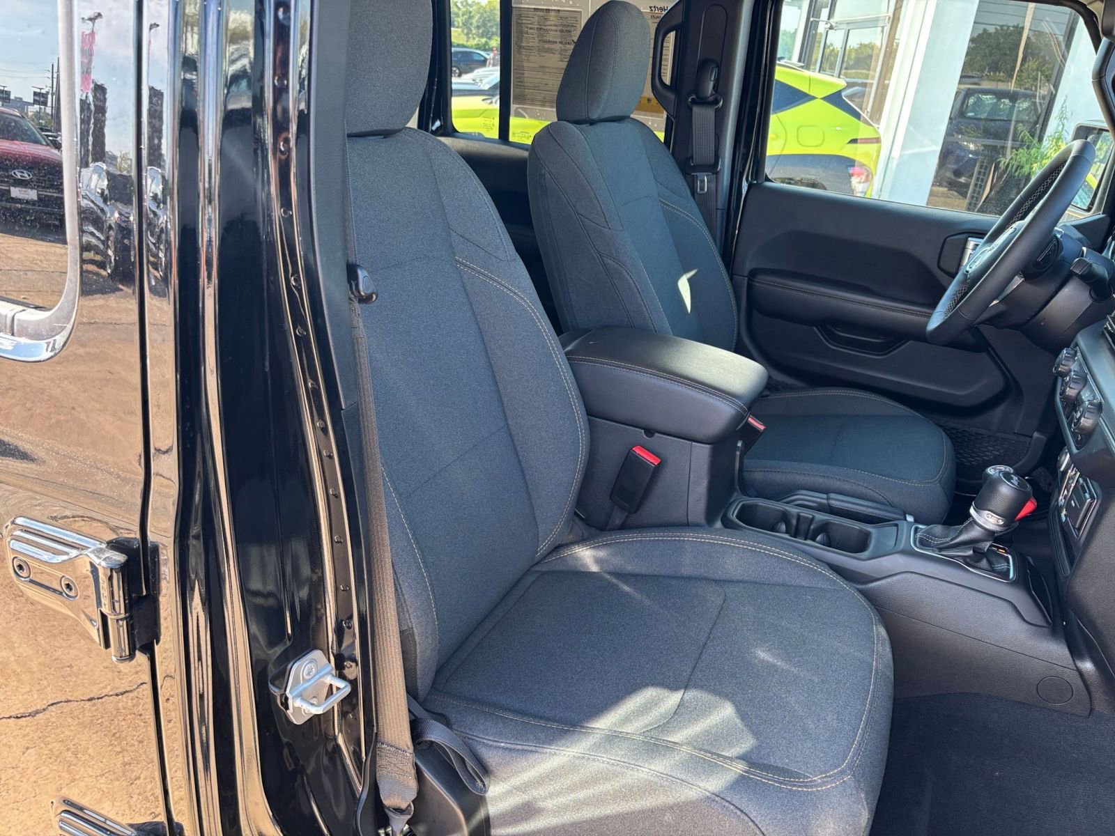 Thumbnail: 2025 Jeep Wrangler - 34