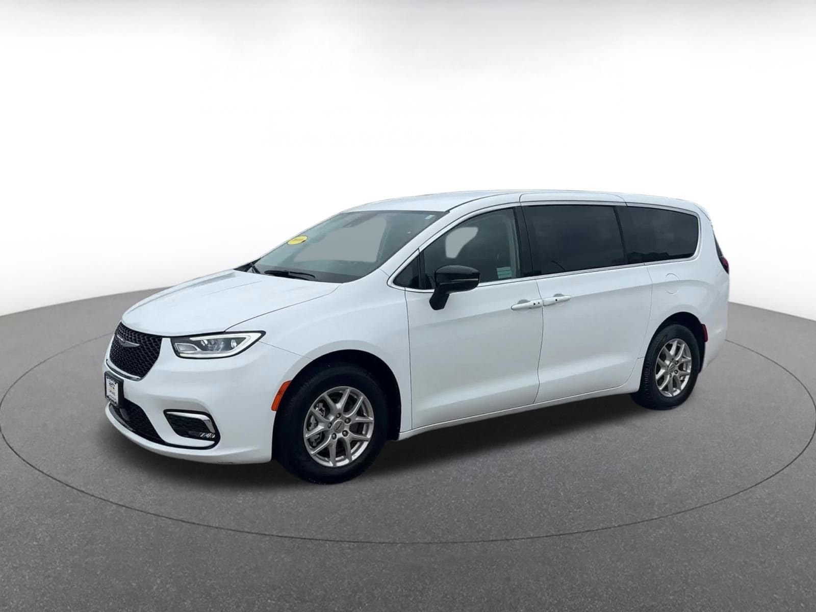 Thumbnail: 2024 Chrysler Pacifica - 6