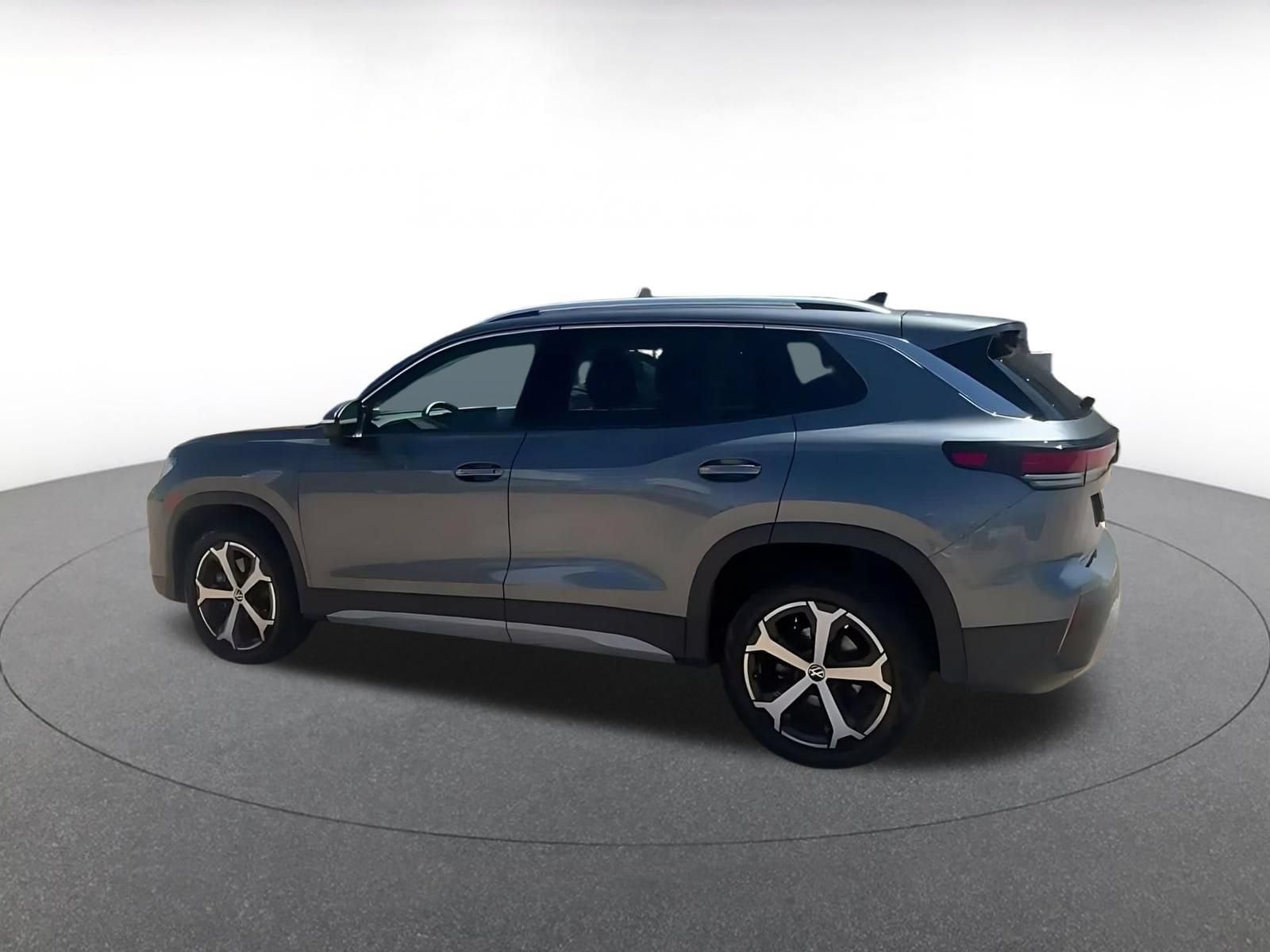 Thumbnail: 2026 Volkswagen Tiguan - 4