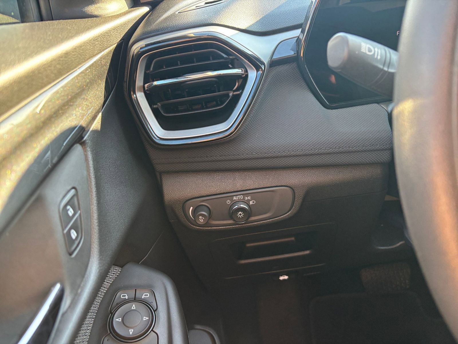 Thumbnail: 2025 Chevrolet TrailBlazer - 32