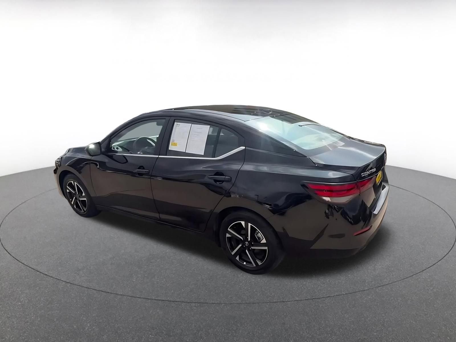 Thumbnail: 2025 Nissan Sentra - 10