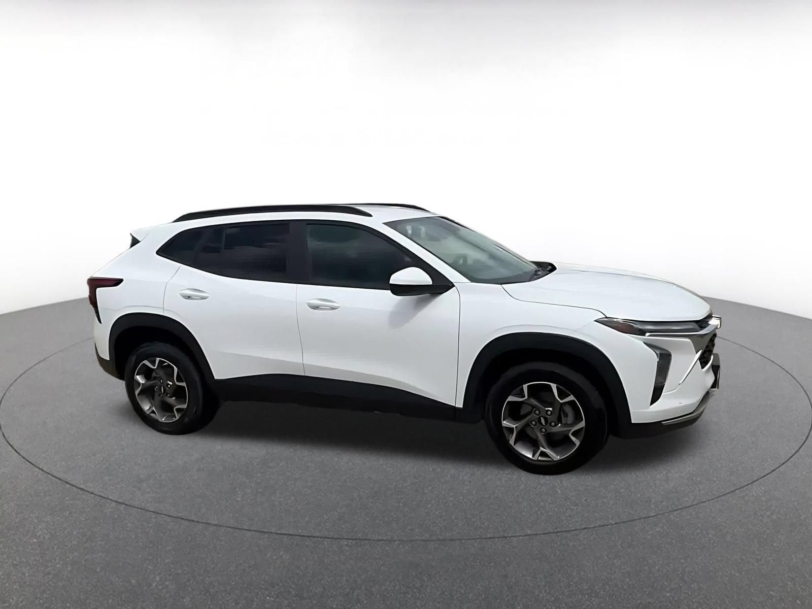 Thumbnail: 2025 Chevrolet Trax - 2