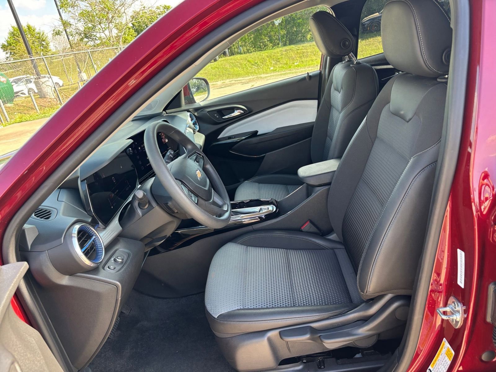 Thumbnail: 2025 Chevrolet Trax - 25