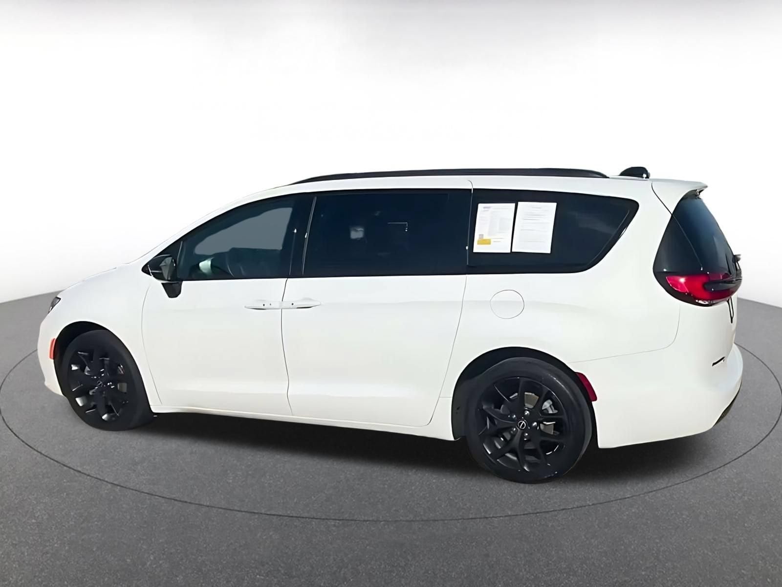 Thumbnail: 2025 Chrysler Pacifica - 9