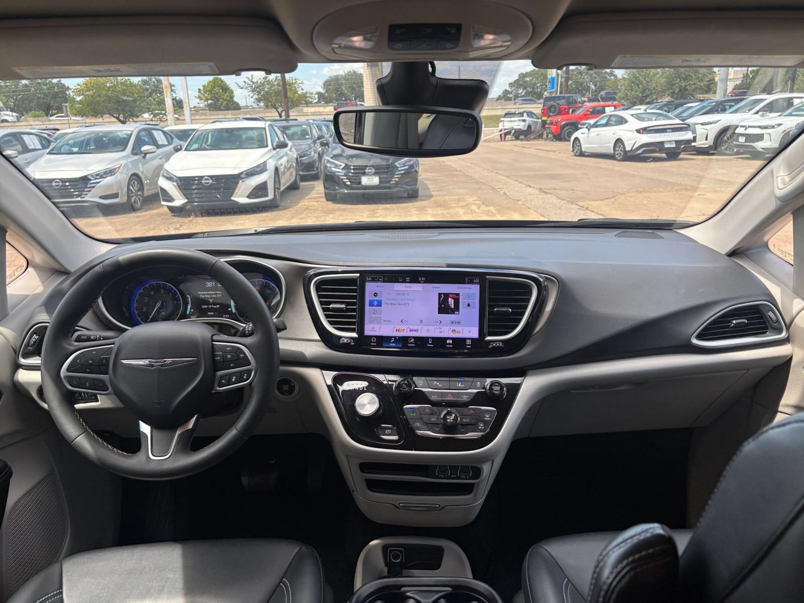Thumbnail: 2024 Chrysler Pacifica - 35