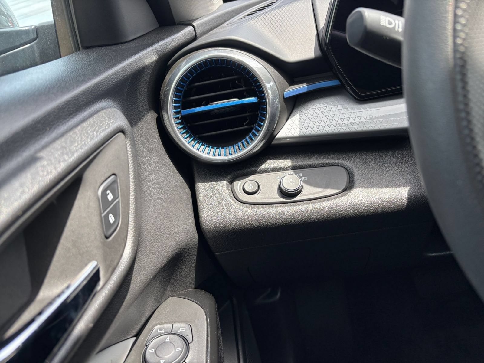 Thumbnail: 2025 Chevrolet Trax - 28