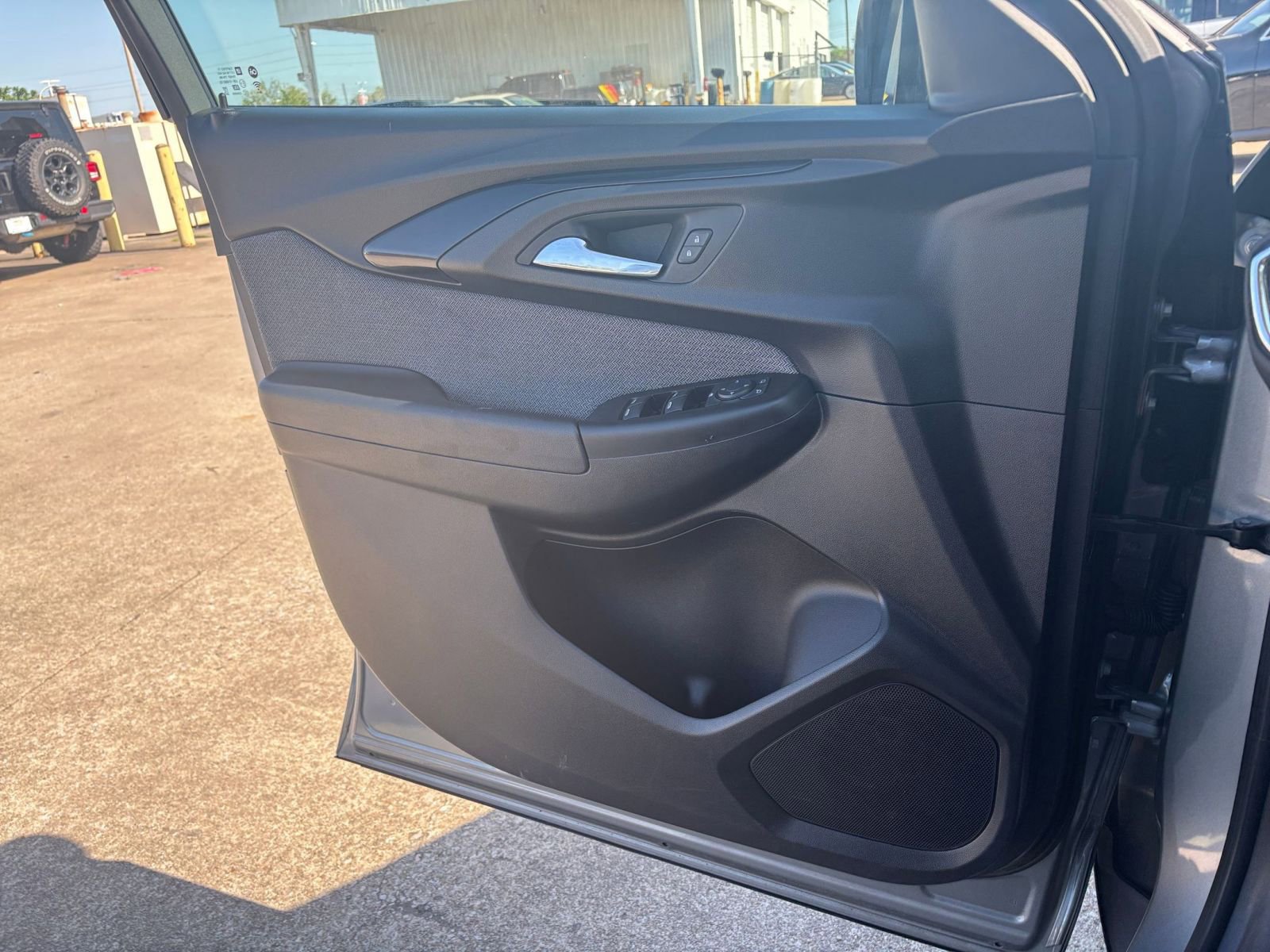Thumbnail: 2023 Chevrolet TrailBlazer - 16