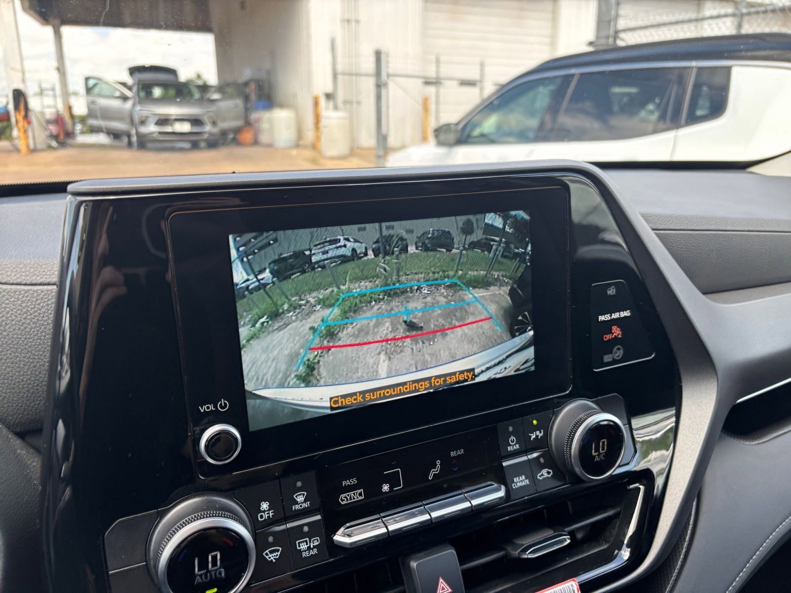 Thumbnail: 2025 Toyota Highlander - 25