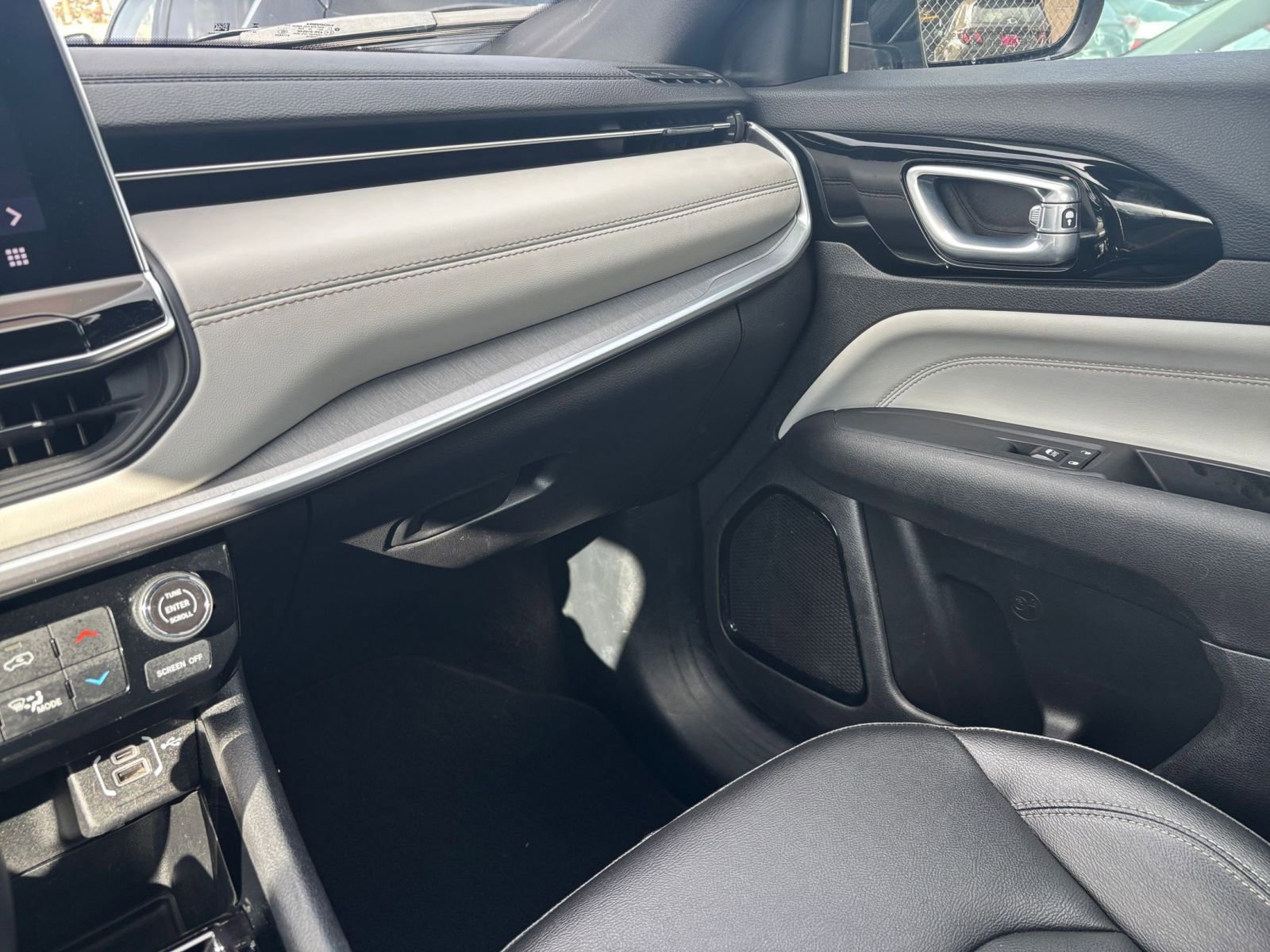 Thumbnail: 2025 Jeep Compass - 34