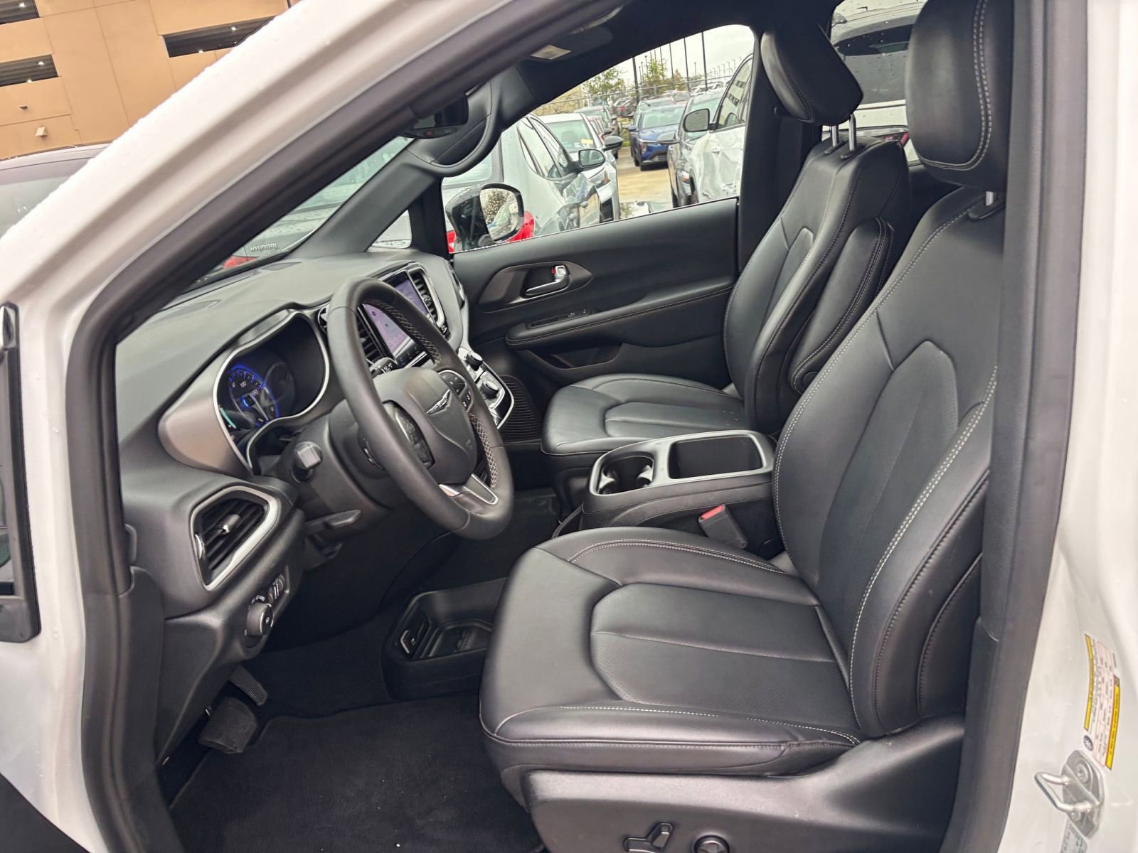 Thumbnail: 2025 Chrysler Pacifica - 29