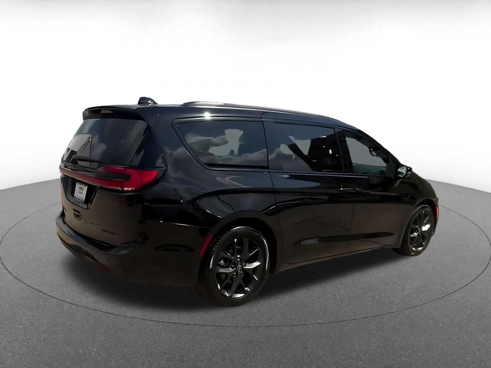 Thumbnail: 2025 Chrysler Pacifica - 15