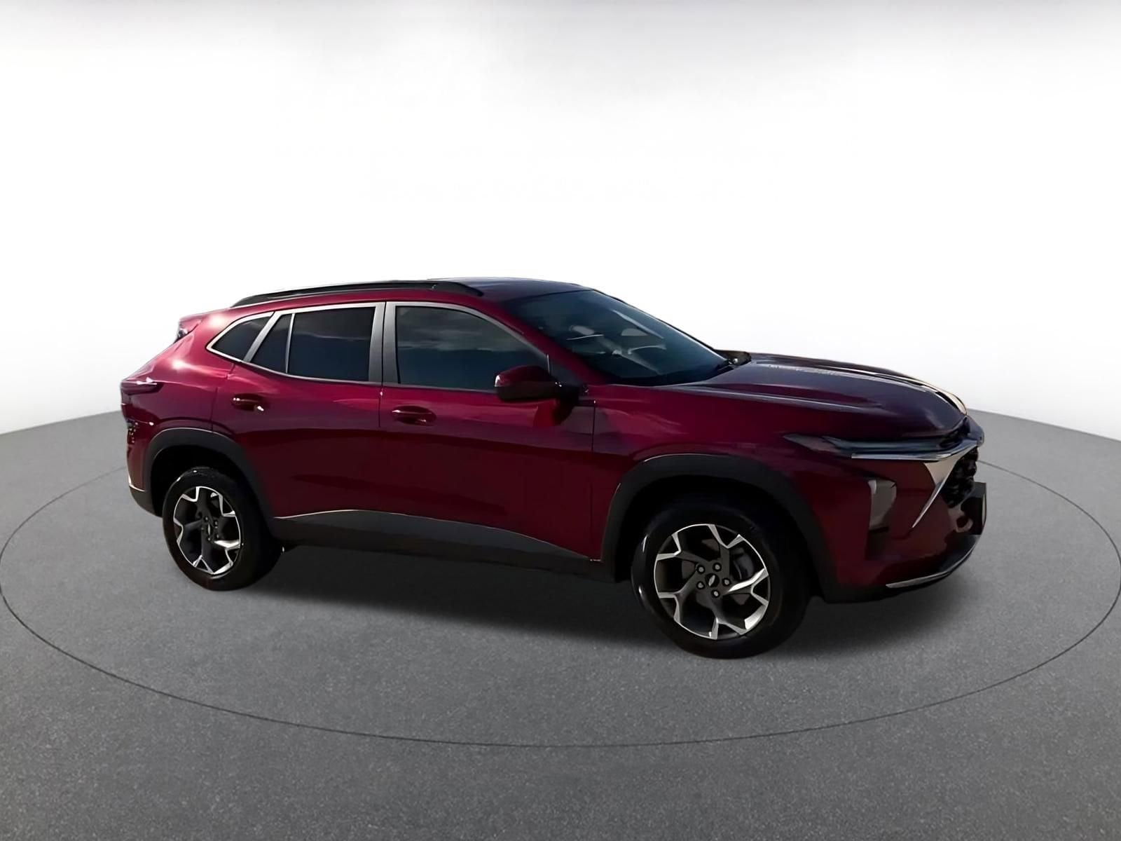 Thumbnail: 2025 Chevrolet Trax - 2