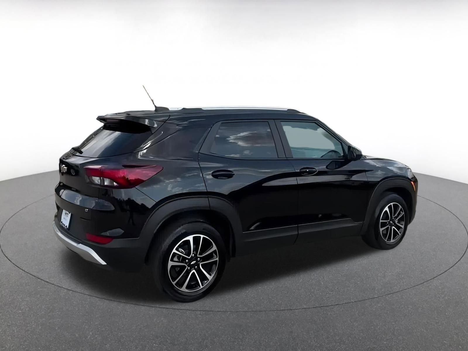 Thumbnail: 2025 Chevrolet TrailBlazer - 14