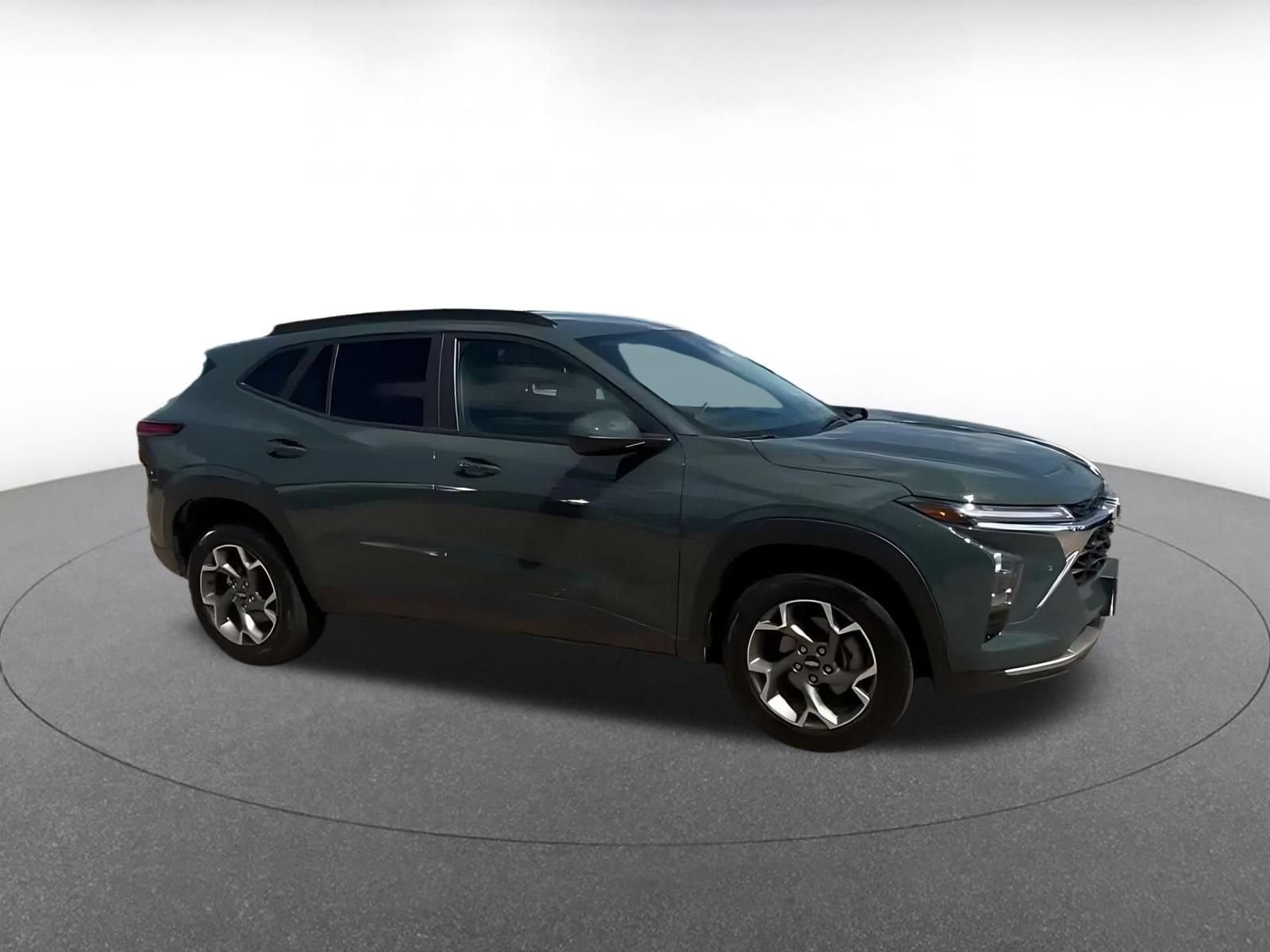 Thumbnail: 2025 Chevrolet Trax - 2