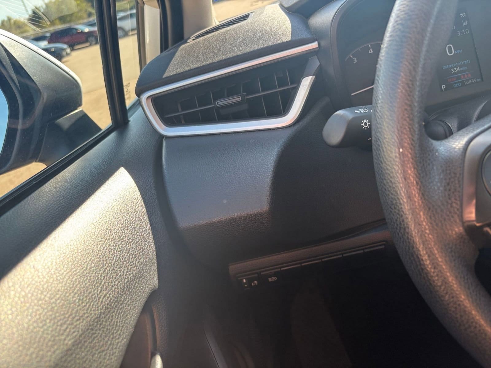 Thumbnail: 2025 Toyota Corolla - 33