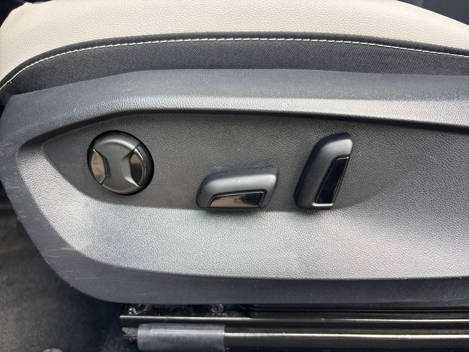 Thumbnail: 2025 Volkswagen Taos - 22