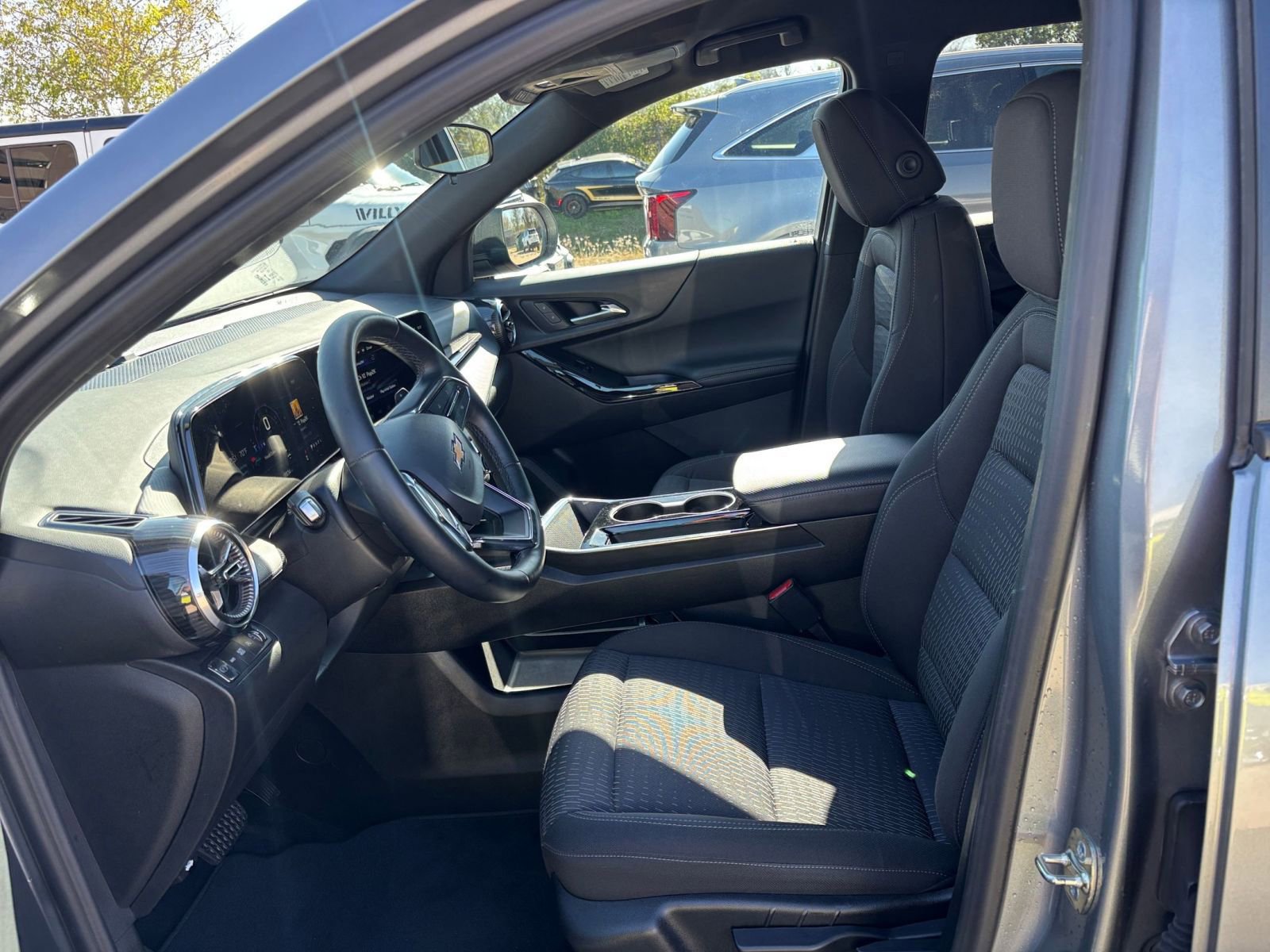 Thumbnail: 2025 Chevrolet Equinox - 25