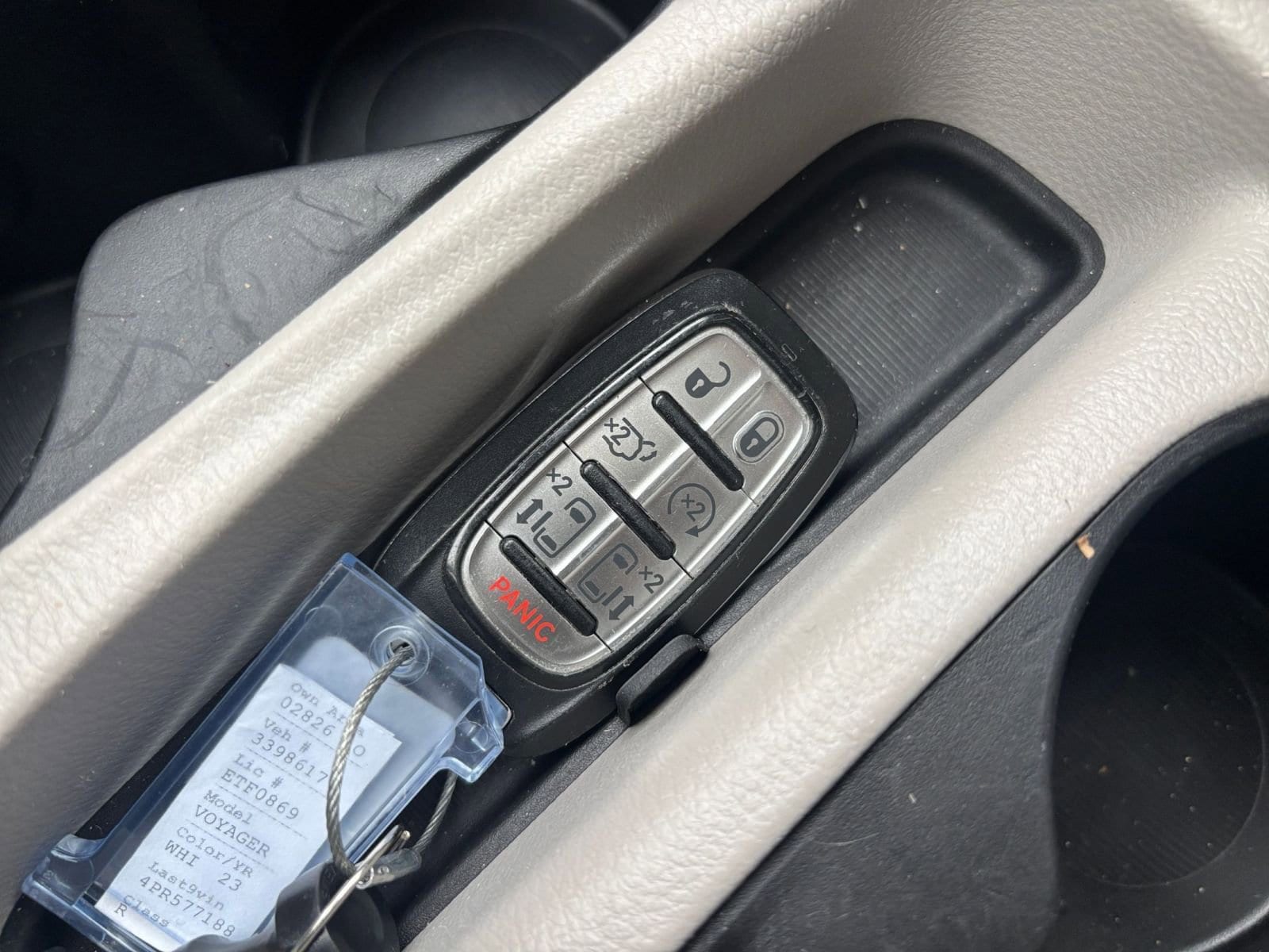 Thumbnail: 2023 Chrysler Voyager - 27