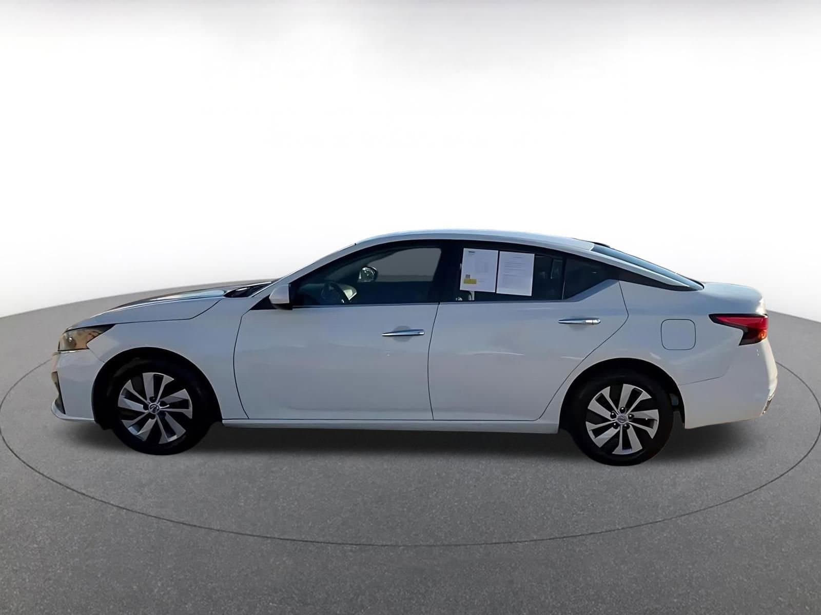 Thumbnail: 2023 Nissan Altima - 9