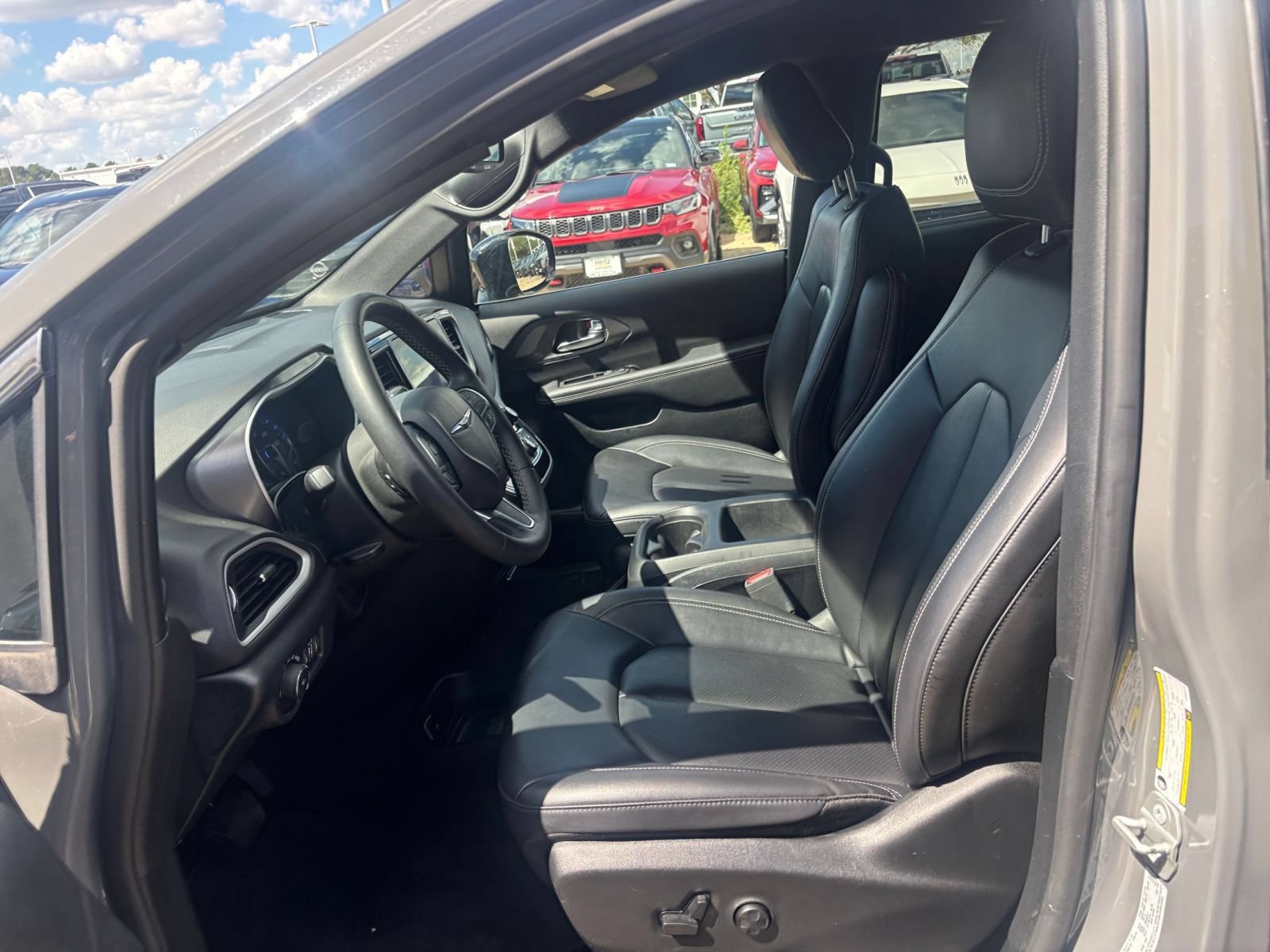Thumbnail: 2025 Chrysler Pacifica - 28