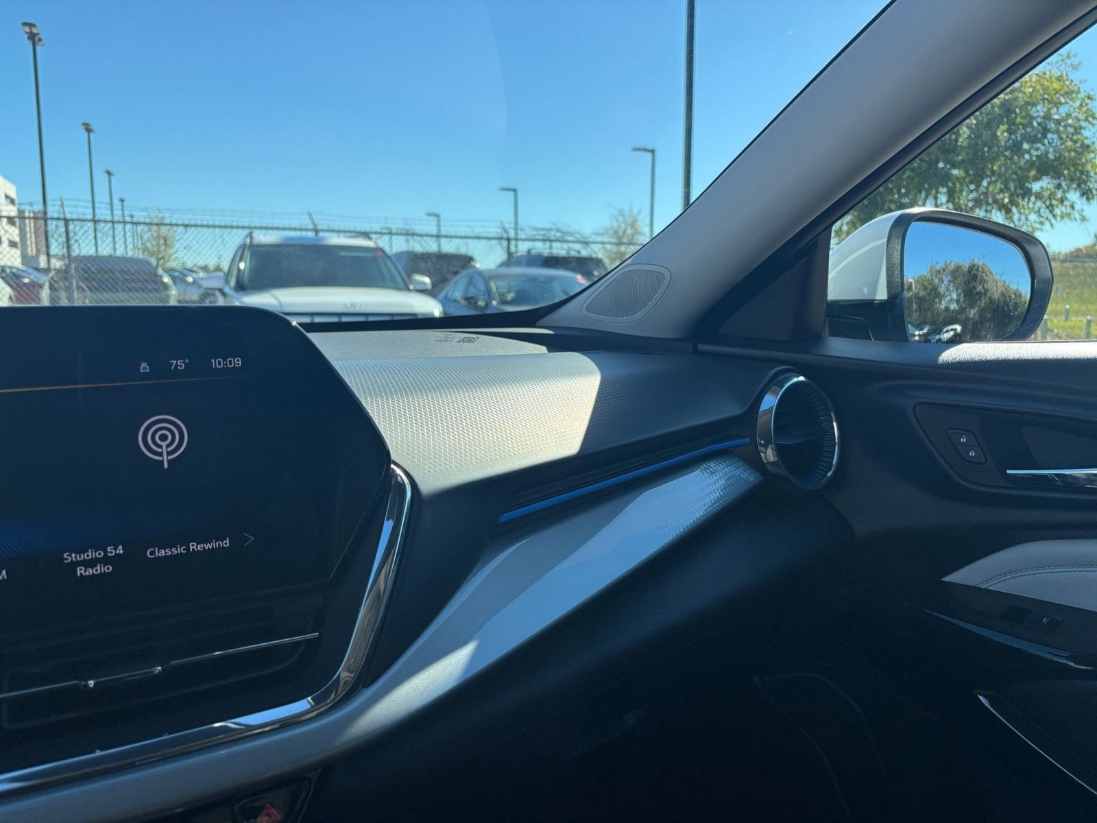 Thumbnail: 2025 Chevrolet Trax - 33