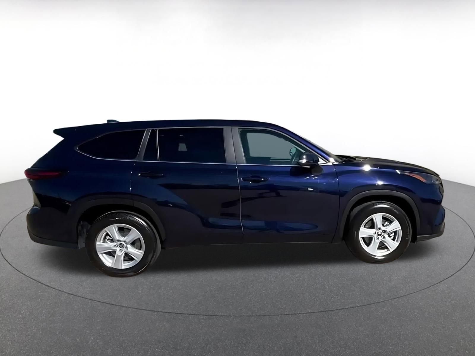 Thumbnail: 2025 Toyota Highlander - 16