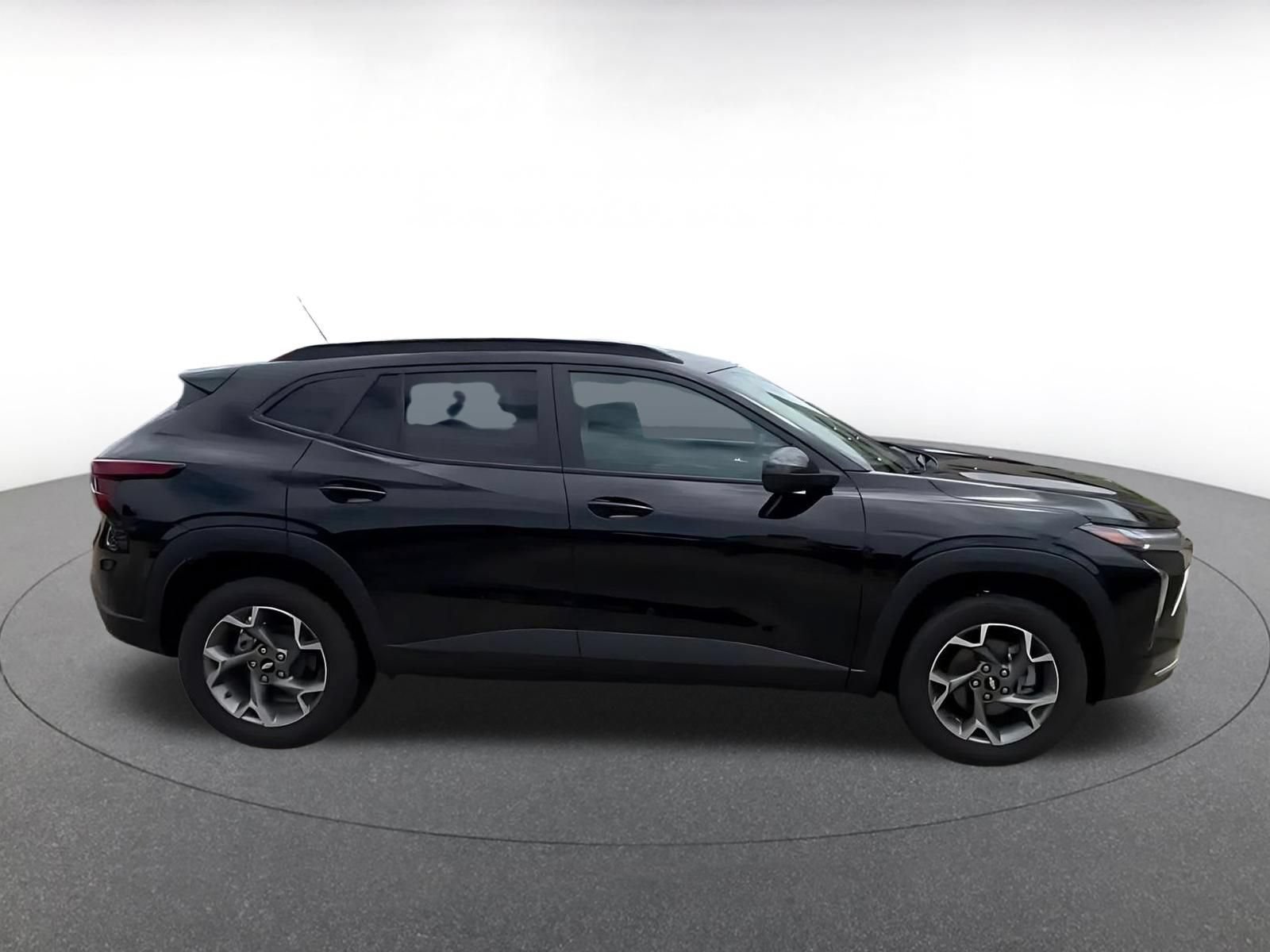 Thumbnail: 2025 Chevrolet Trax - 16