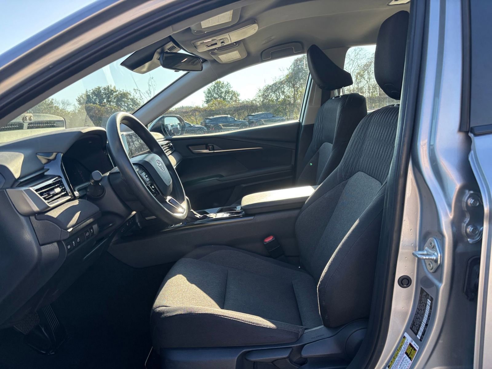 Thumbnail: 2025 Toyota Camry - 25