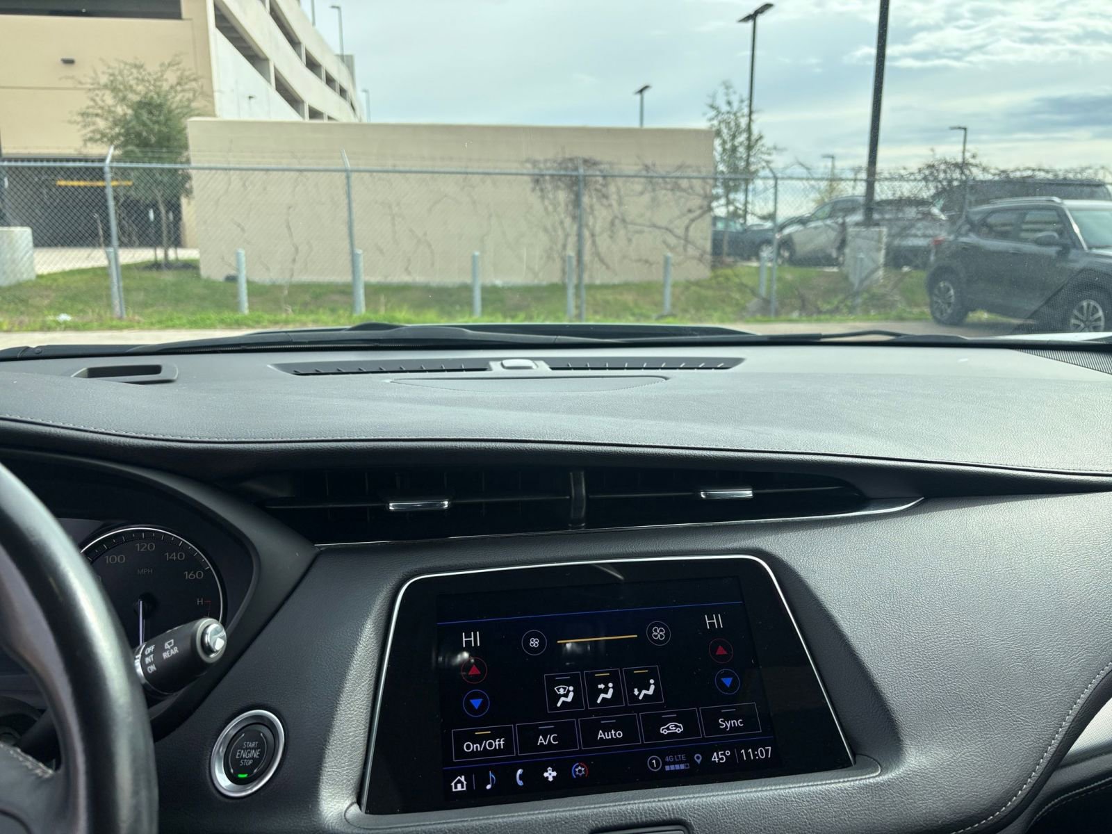 Thumbnail: 2023 Cadillac XT4 - 18