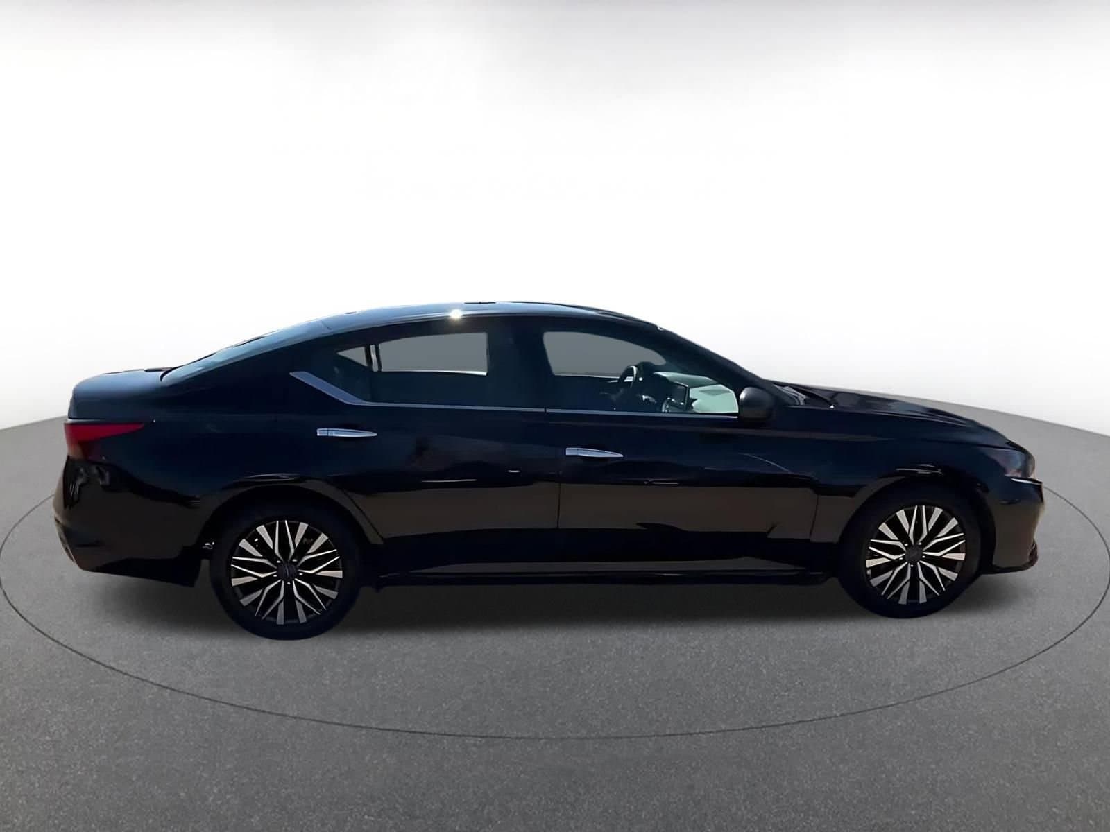 Thumbnail: 2025 Nissan Altima - 8