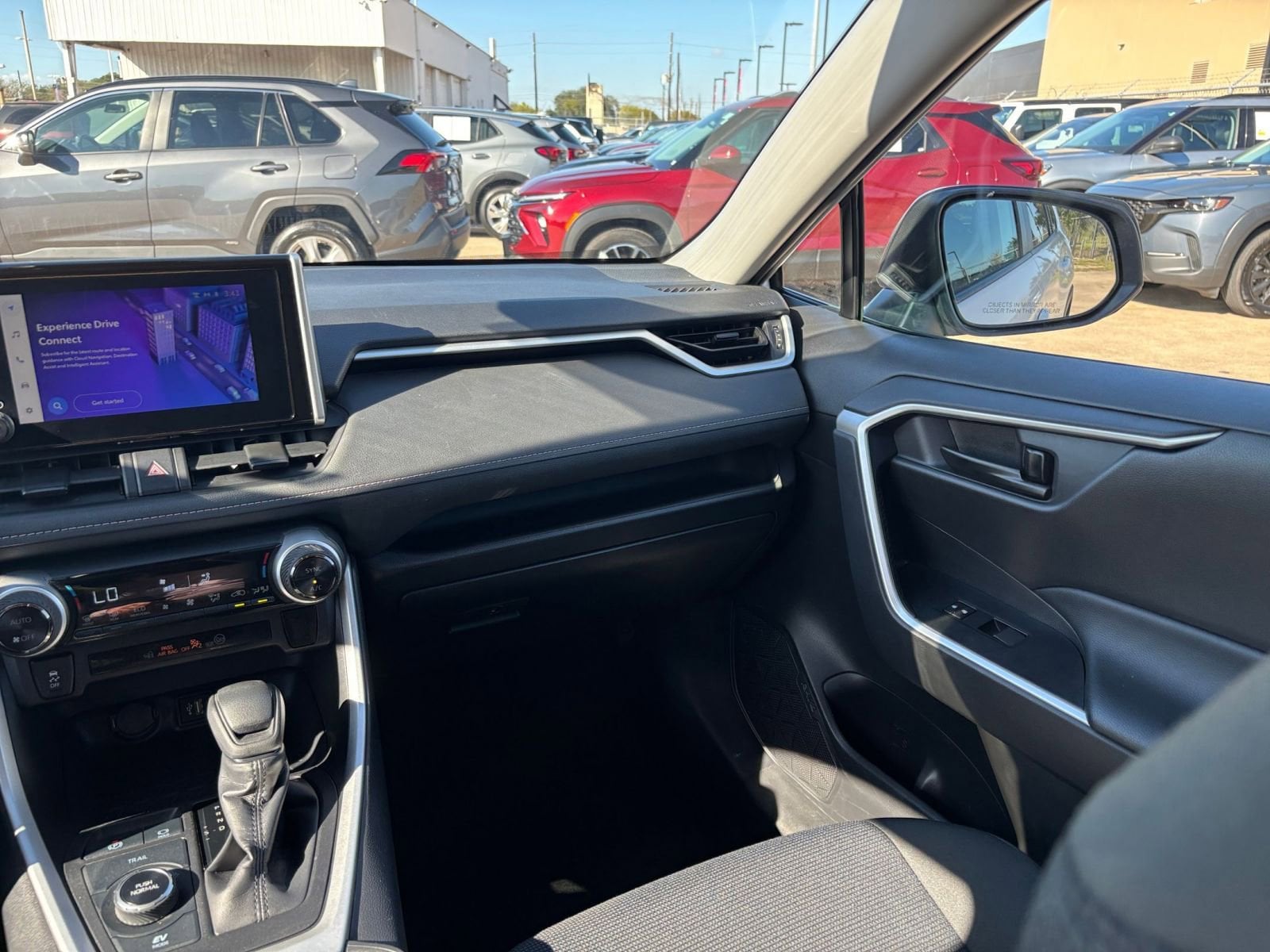 Thumbnail: 2025 Toyota RAV4 - 34