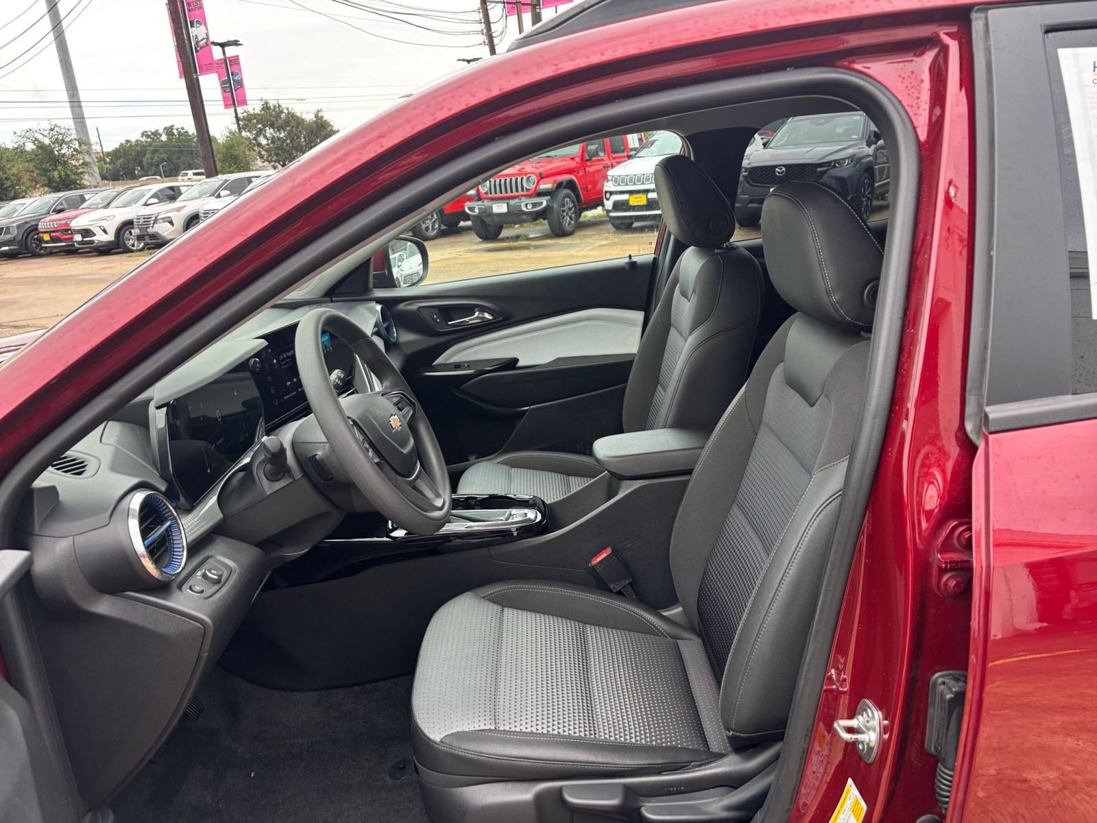Thumbnail: 2025 Chevrolet Trax - 25