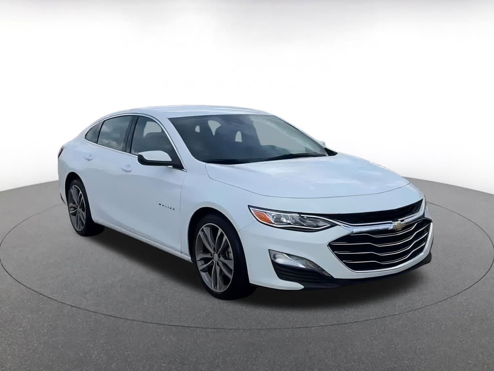 Thumbnail: 2024 Chevrolet Malibu - 3