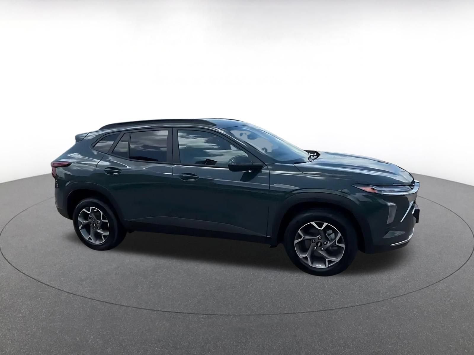 Thumbnail: 2025 Chevrolet Trax - 2