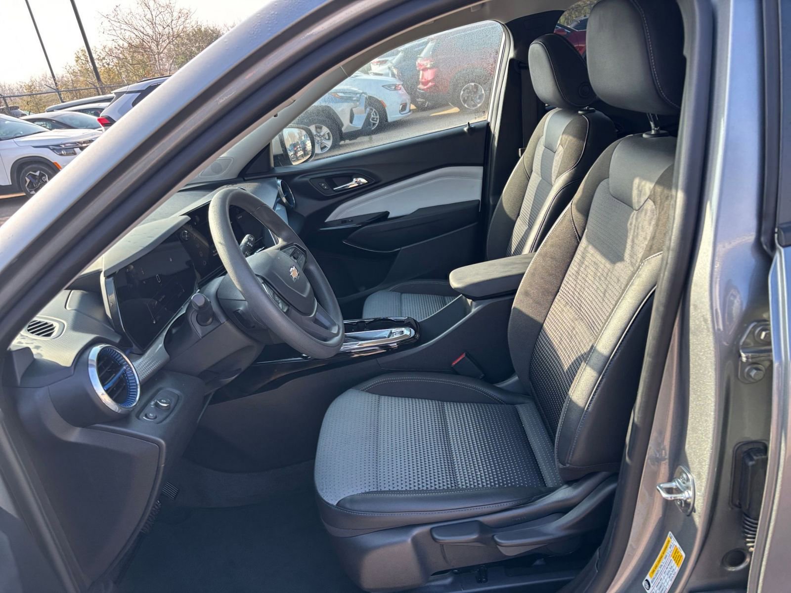 Thumbnail: 2025 Chevrolet Trax - 25