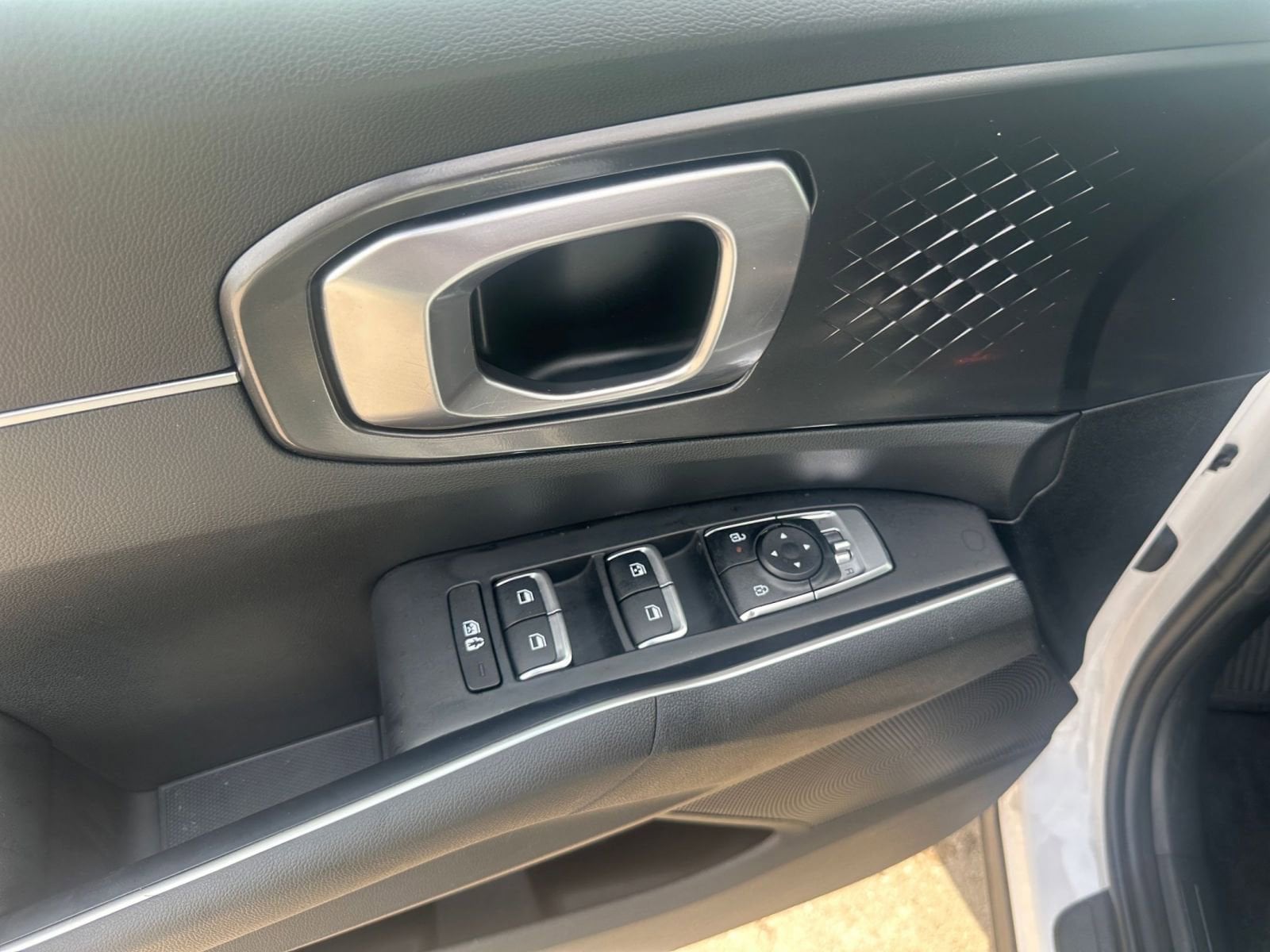 2024 Kia Sorento S 16