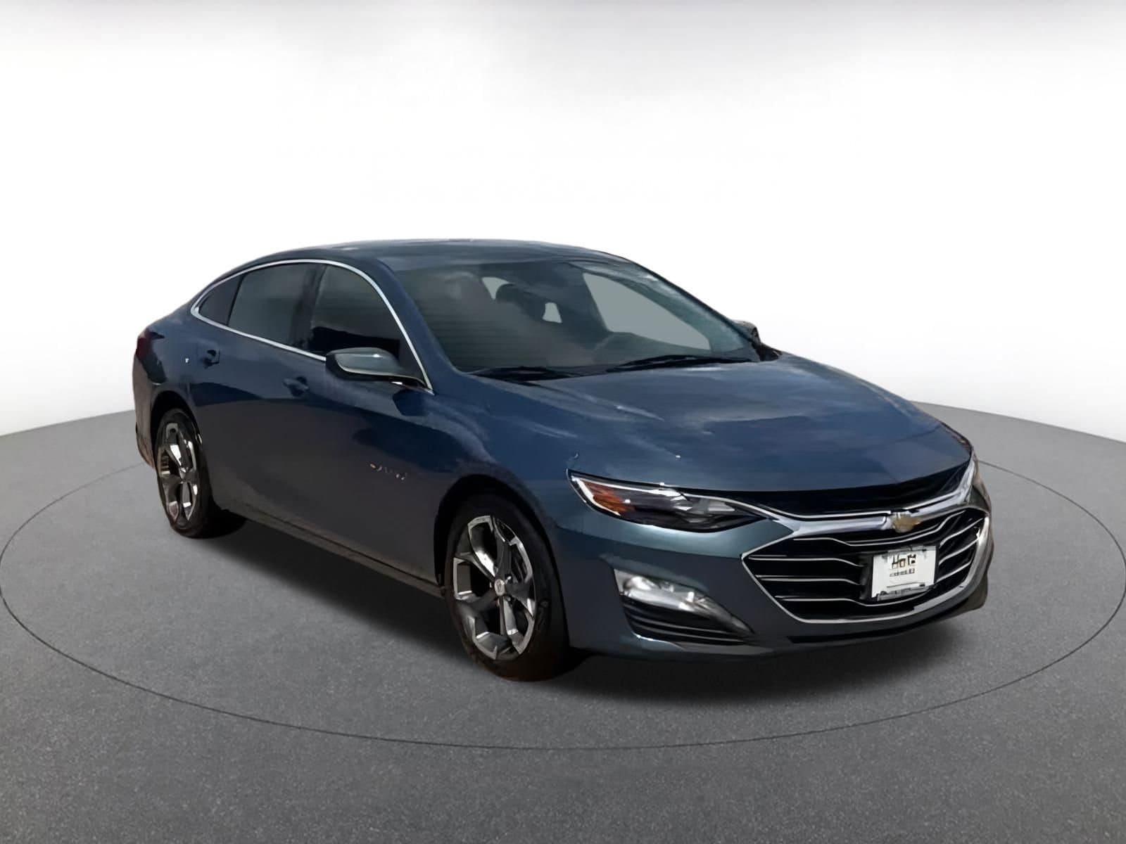 Thumbnail: 2024 Chevrolet Malibu - 3