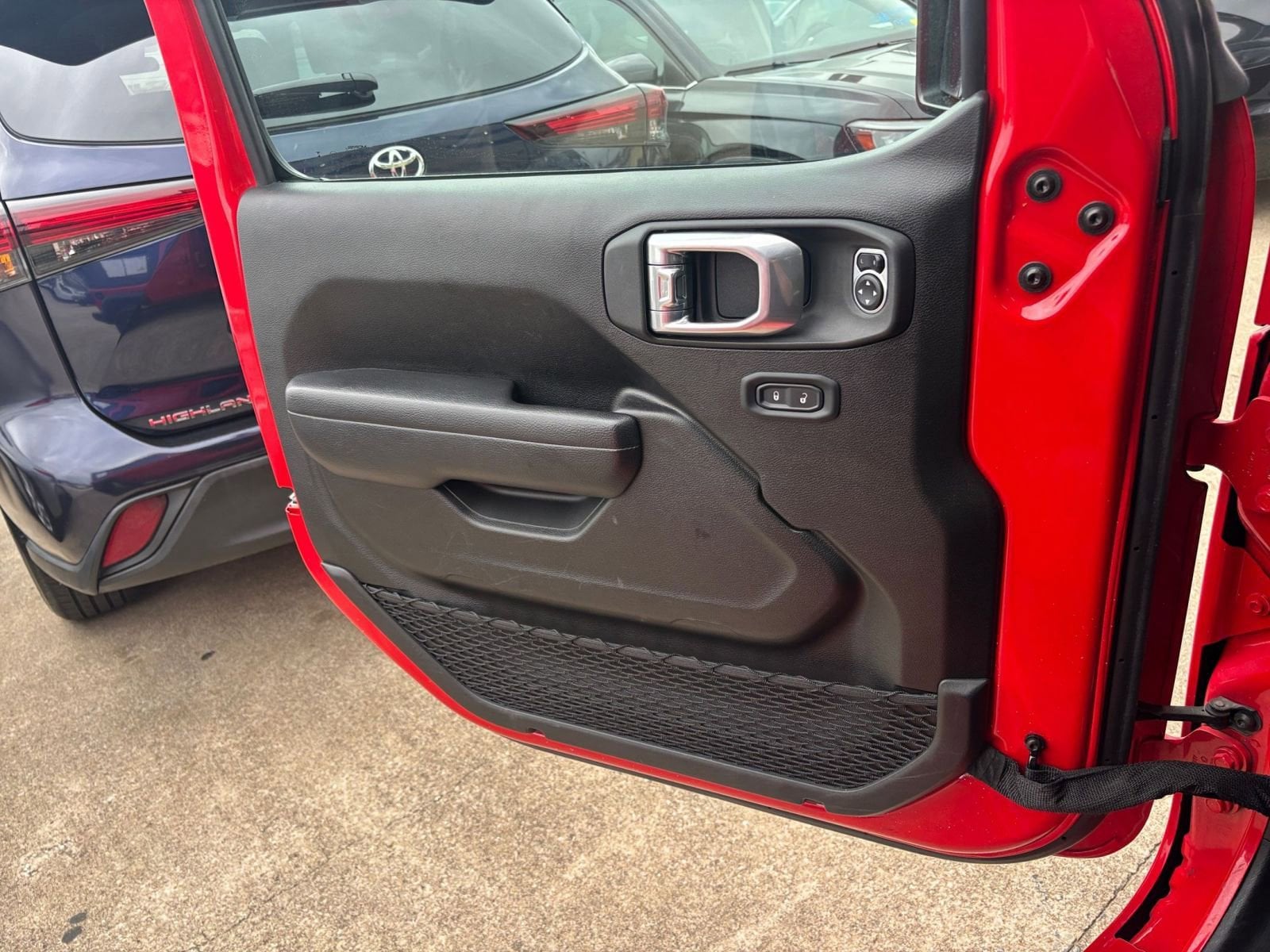 Thumbnail: 2025 Jeep Wrangler - 18