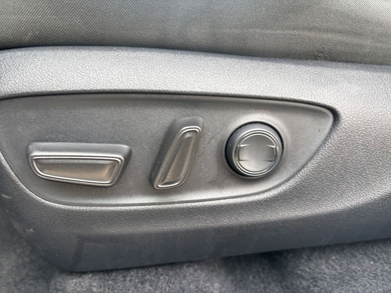 Thumbnail: 2025 Toyota RAV4 - 22